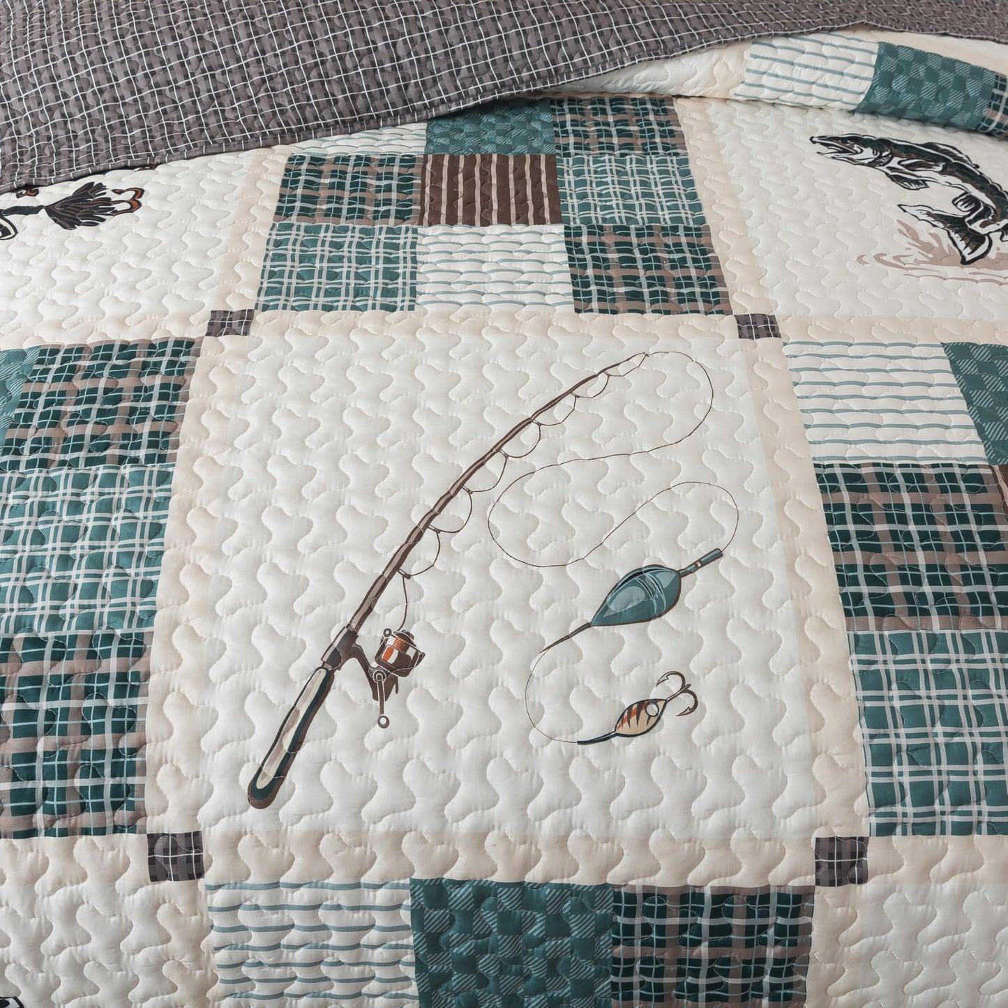Soul & Lane Fishing Quilt Set – Queen and 2 Shams, Cozy Lake Bedding for Lodge or Cabin Themed Rooms, Rustic Bedspread with Fish Theme Design, Quilted Cabin Coverlet, Fisherman’s Tale