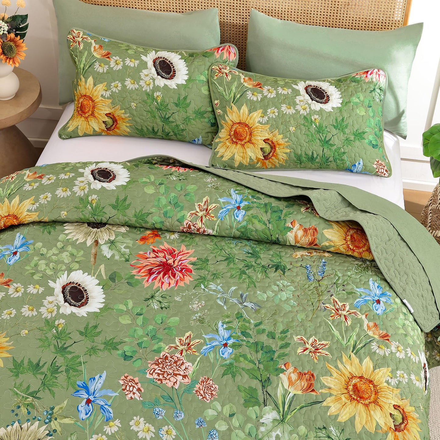 Yiran Floral King Size Quilt, Green Floral Bedspreads Bedding Set, 3 Pieces Botanical Spring Summer Soft Lightweight Coverlet with 2 Pillow Shams for All Season 106x90 Inch