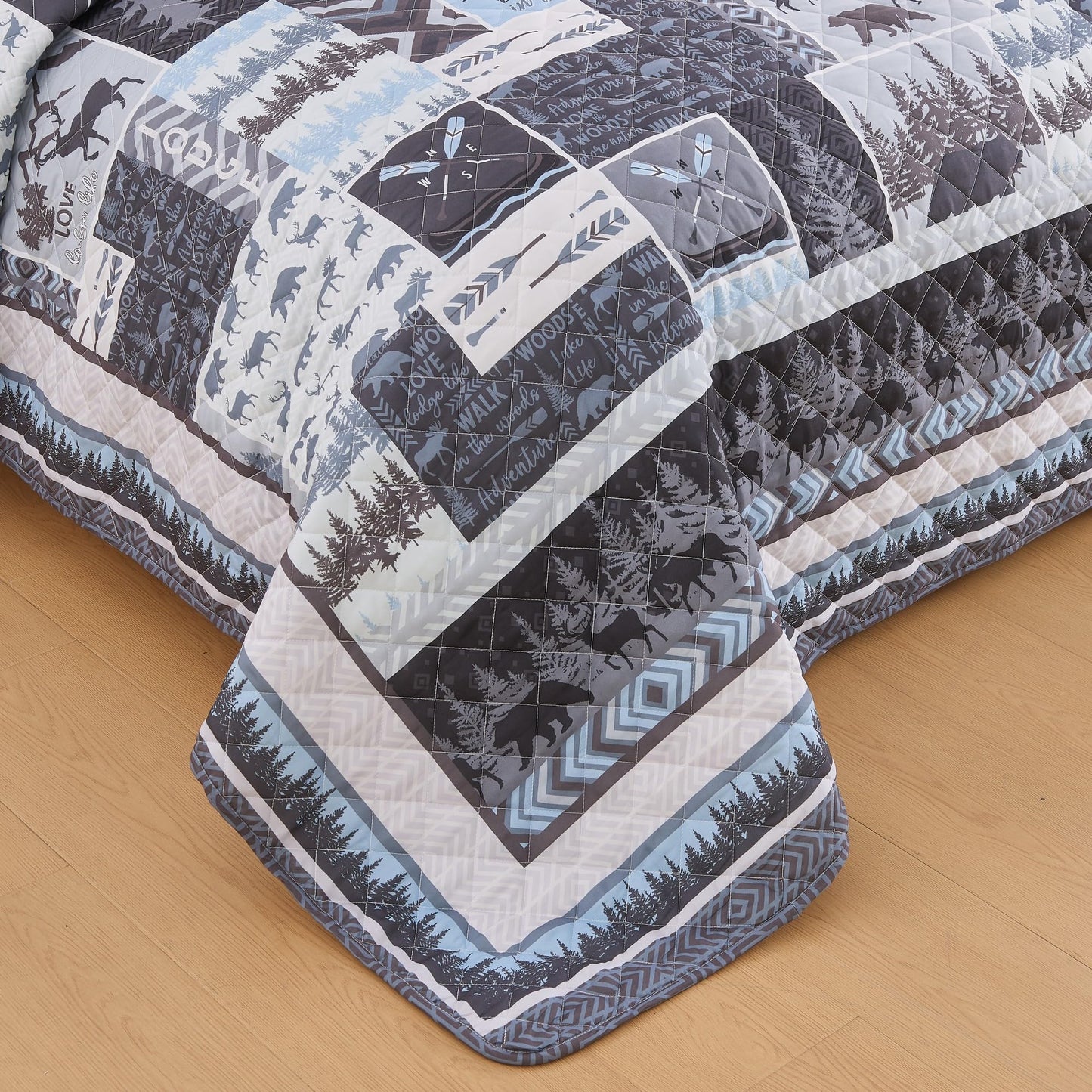 Market & Place Rustic Quilts Full/Queen Size | 3-Piece Cabin Comforter Set with Shams | Reversible Lodge Wildlife Bedding for All Season | Denali Collection (Full/Queen, Wildlife Woods)