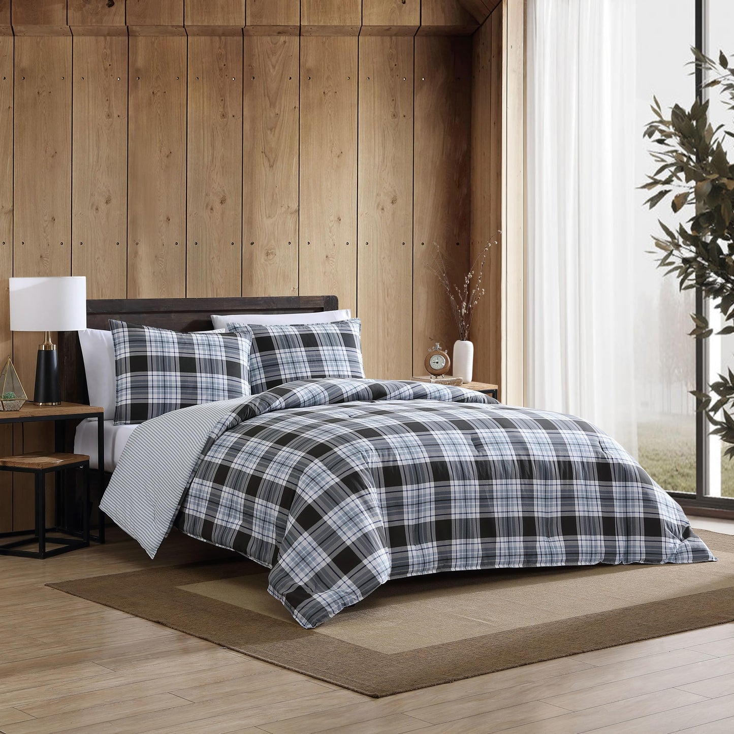 Eddie Bauer - Queen Comforter Set with Shams, Cotton Reversible Bedding, Medium Weight All-Season, Dorm Room Essentials, Lewis Plaid Navy