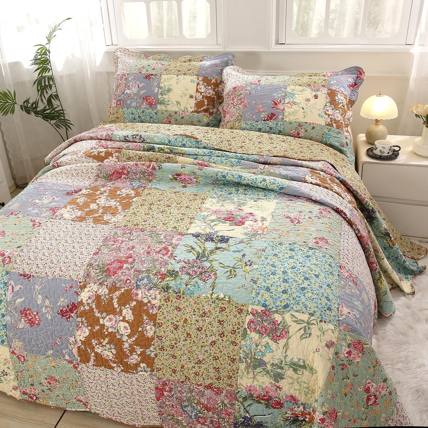 vctops Boho Patchwork Cotton Quilted Bedspread Quilt Set Queen Size 3 Pieces Soft Reversible Lightweight Coverlet Set Floral Print 1 Quilt and 2 Pillow Shams (Purple,Queen)