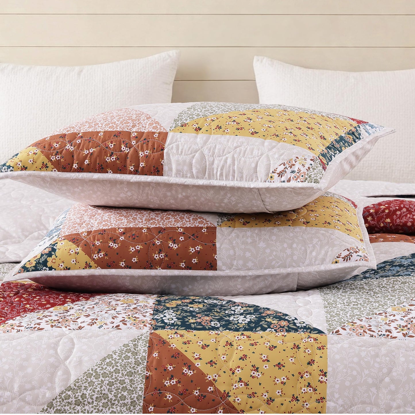 BLOOMHAVEN Quilt Set Queen Size, Patchwork Burnt Orange Floral Quilt Sets, Reversible Bedspread Lightweight and Breathable for All Seasons, Soft Quilted Bedspread with 2 Pillow Shams