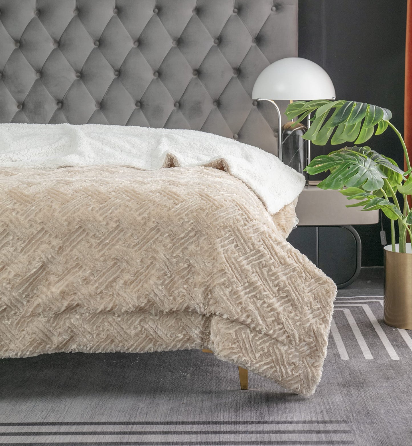 DaDa Bedding Champagne Ivory Faux Fur Throw Blanket - Dreamy Neutral Nude Gold Geometric Embossed Sherpa Backside - Super Soft Warm Cozy Plush Fluffy - 50" x 60"