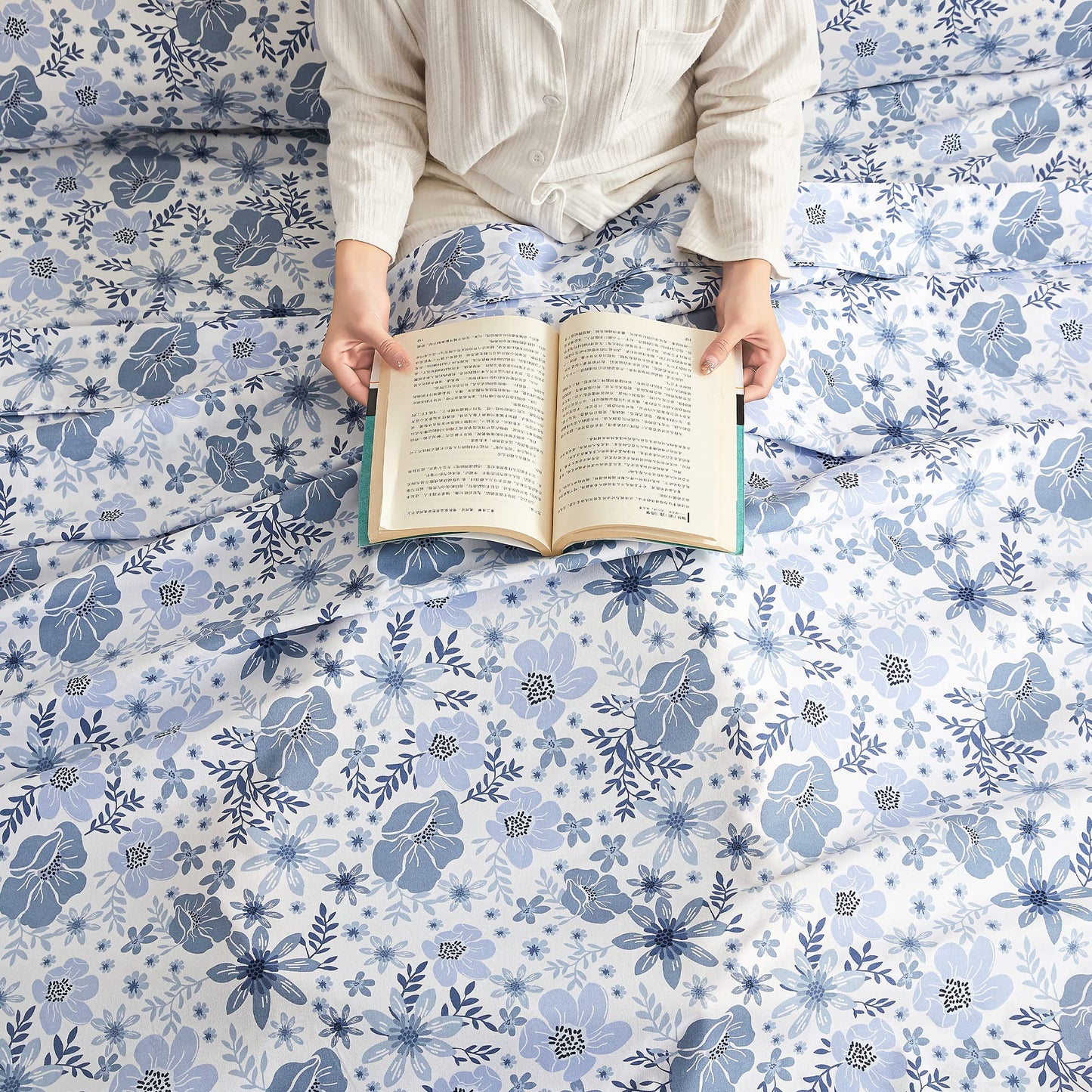 Mooreeke King Size Sheets Set - 4 Piece Soft Breathable Microfiber Bed Sheet Set - Blue & White Flower Pattern Sheet Set King - Deep Pocket Non-Slip Floral Fitted Sheet Included for All Season