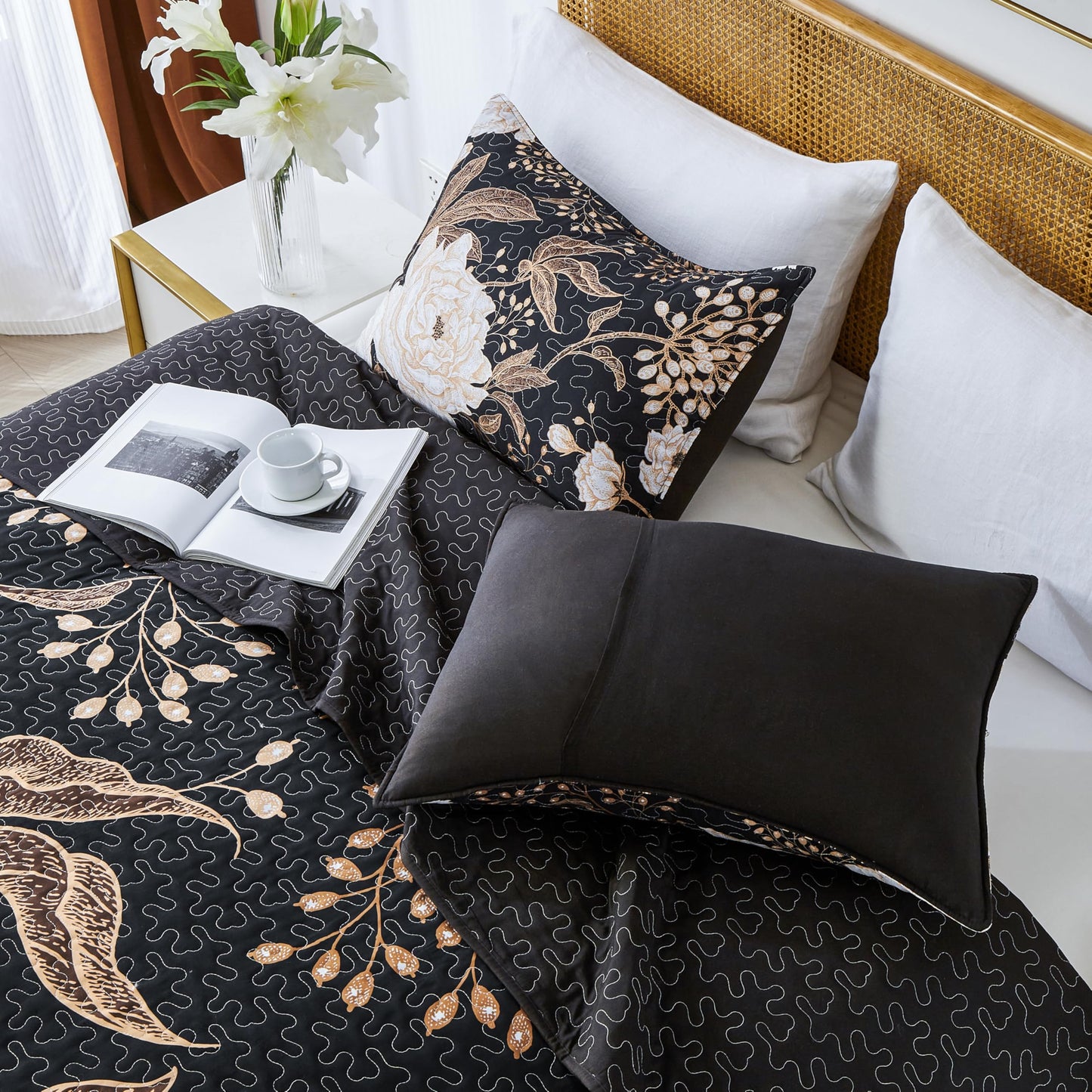 Yogeneg Full Queen Size Quilt Set,White Gold Floral Botanical Pattern Black Bedding Set,3 Piece Lightweight Soft Summer Bedspread Coverlet with 2 PIillow Sham for All Season(Black Floral,90"x96")