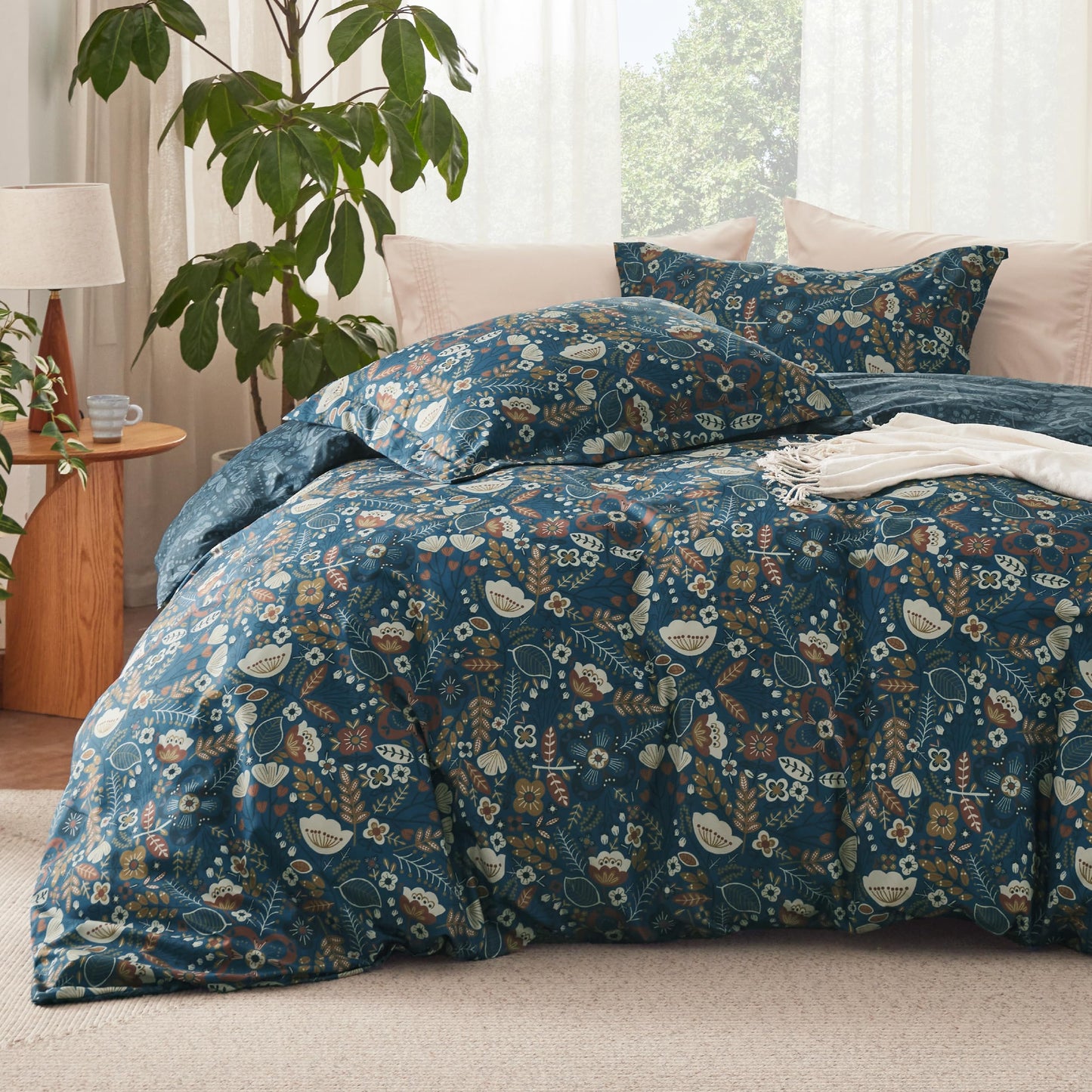 Bedsure Duvet Cover King Size - Reversible Floral Duvet Cover Set with Zipper Closure, 3 Pieces Navy Blue Bedding Set with 8 Corner Ties and 2 Pillow Shams 20"x36"