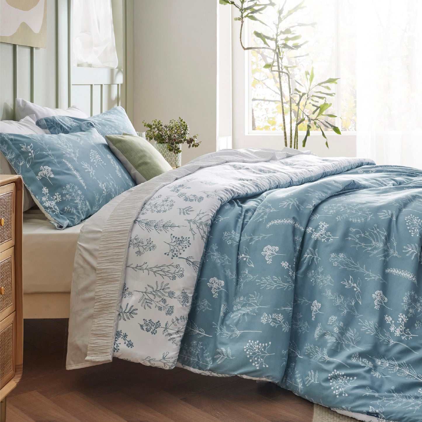 Bedsure Duvet Cover King Size - Reversible Mineral Blue King Duvet Cover Set with Zipper Closure, 3 Pieces Floral Patterned Bedding Set with 8 Corner Ties and 2 Pillow Shams