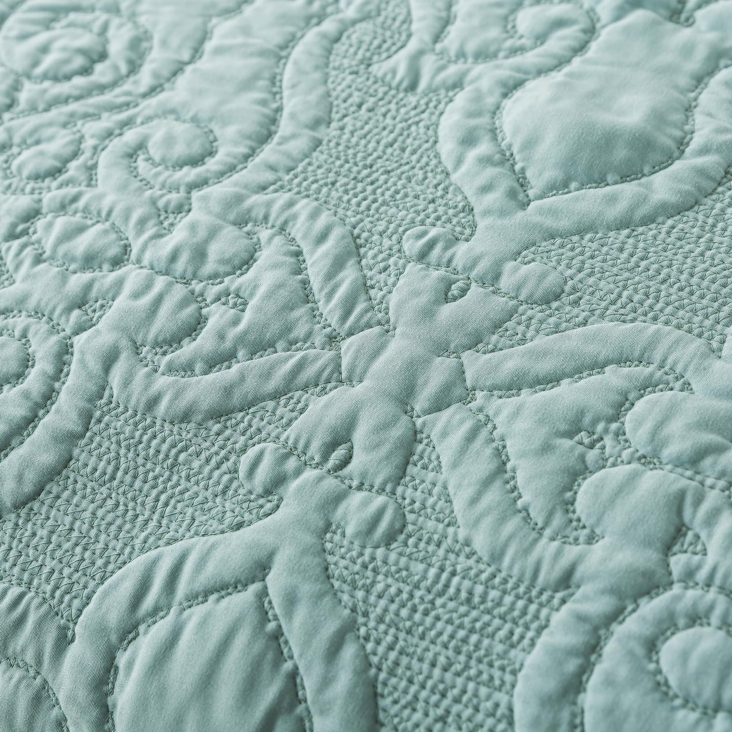 NEWLAKE Quilt Bedspread Set, Light Green Jacquard Embossed Floral Pattern Reversible Embroidered Microfiber Coverlet Sets, Queen Size