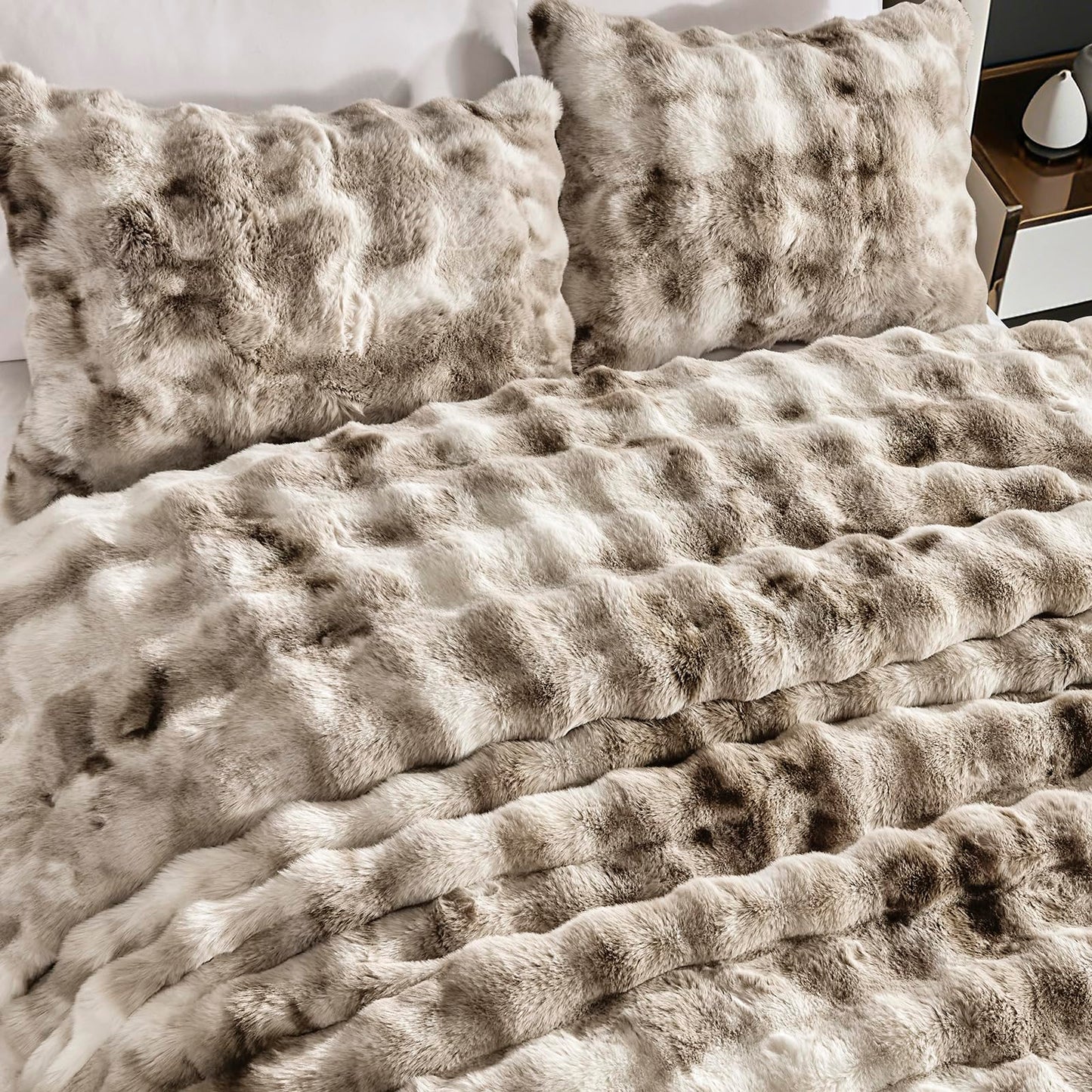 Fredsure Faux Rabbit Fur Comforter Set, 3 Pieces Tie Dye Khaki Queen, Faux Rabbit Fur Face and Microfiber Reverse