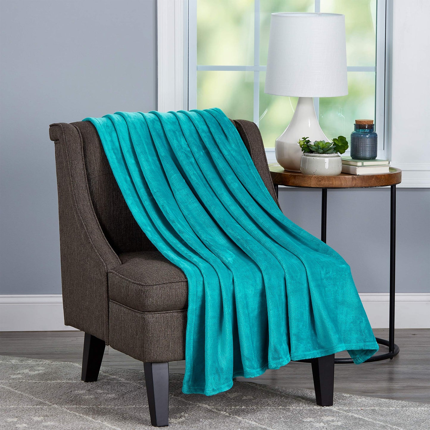 Lavish Home Velvet Throw – Oversized Microfiber Velvet Solid Polyester Throw Blanket – Breathable and Machine Washable in Lagoon Green