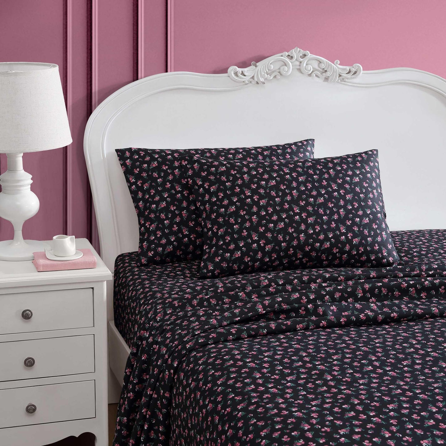 Betsey Johnson - Queen Bed Sheets, Soft & Lightweight Bedding, Fade & Wrinkle Resistant (Bouquet Ditsy Black, Queen)