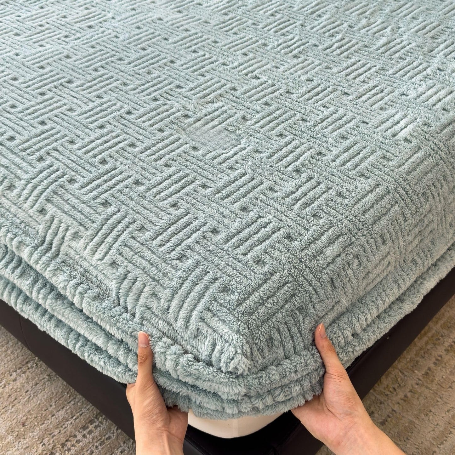 ZIQINPSQ Twin Size Flannel Fitted Sheet - 1 Piece Winter Warm Deep Pocket (15") Bed Sheet, Shrink & Fade Resistant, Hotel Quality, Pale Turquoise