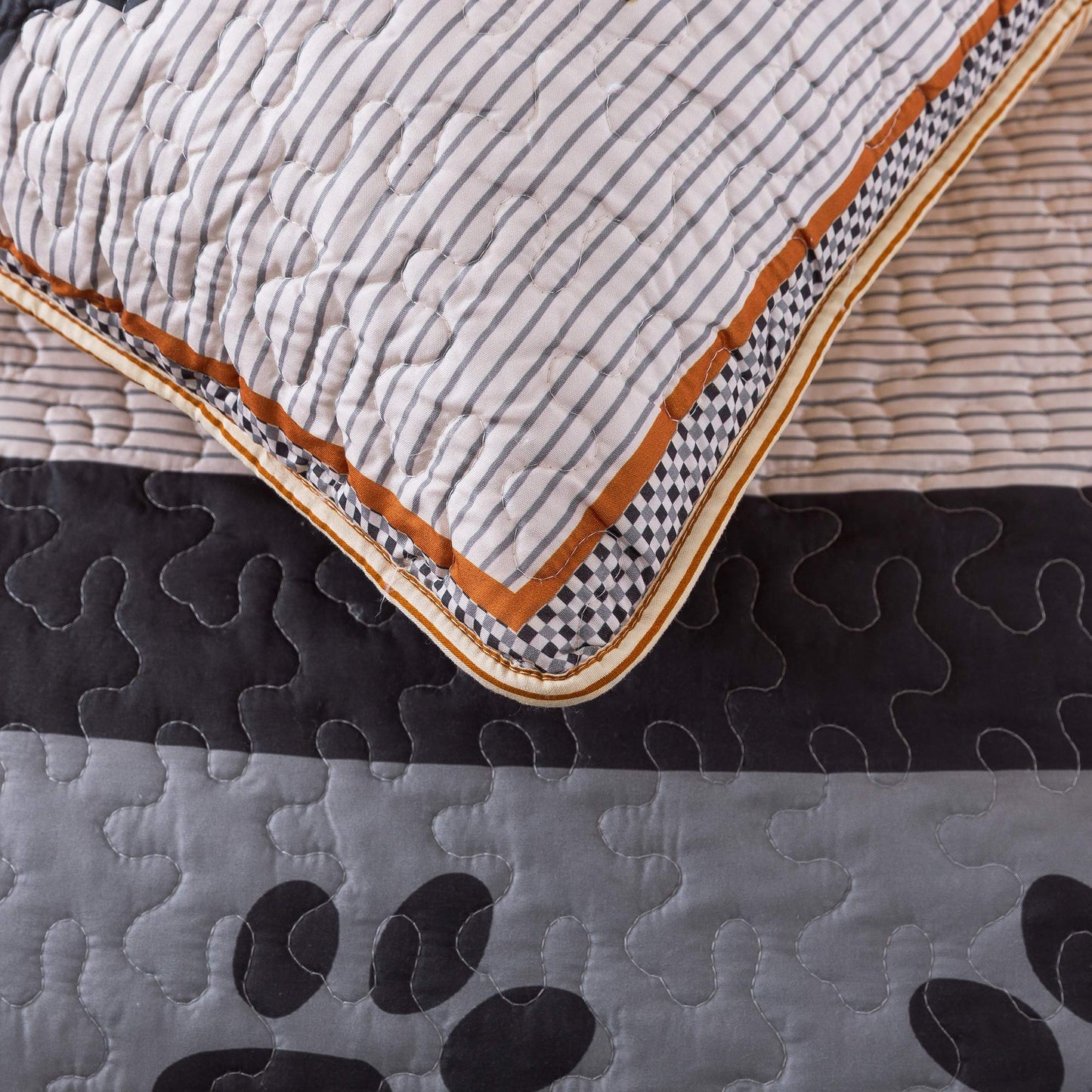 Soul & Lane Bear Quilt Set - Queen Size with 2 Shams, Rustic Lodge Cabin Quilted Bedspread with Wildlife Black Bear Design, Country Wilderness Themed Bedding with Forest and Outdoor Motif