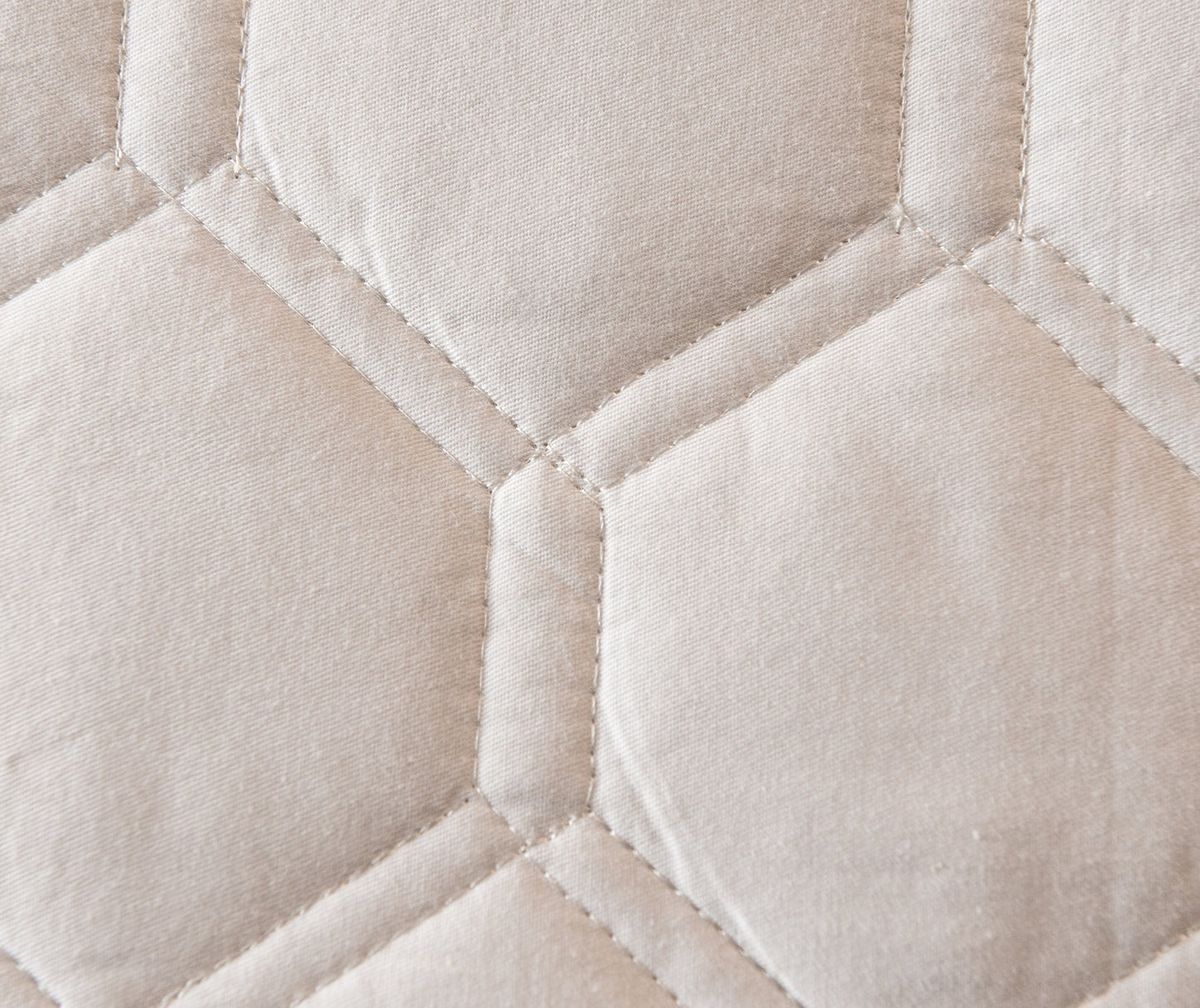 Hani Minna Premium Quilted Fitted Mattress Pad Protector Made with Natural Combed Cotton - Cooling and Breathable Mattress Topper (Queen)