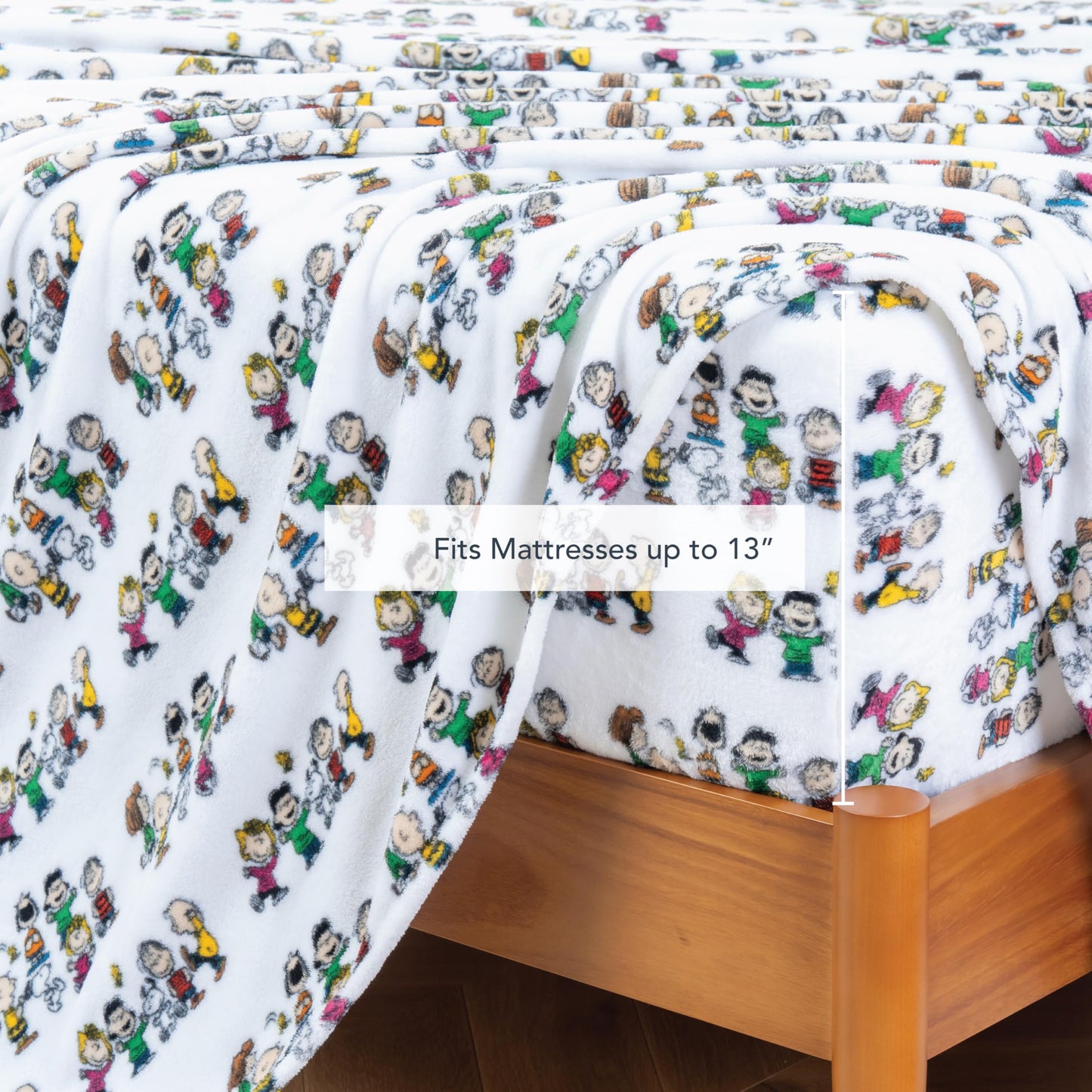 Berkshire Peanuts® Velvetloft® Plush Full Sheet Set,Extra Warm Fleece Sheets,4-Piece Cute Character Snoopy Printed Soft Plush Sheet Set,Laughing Small White