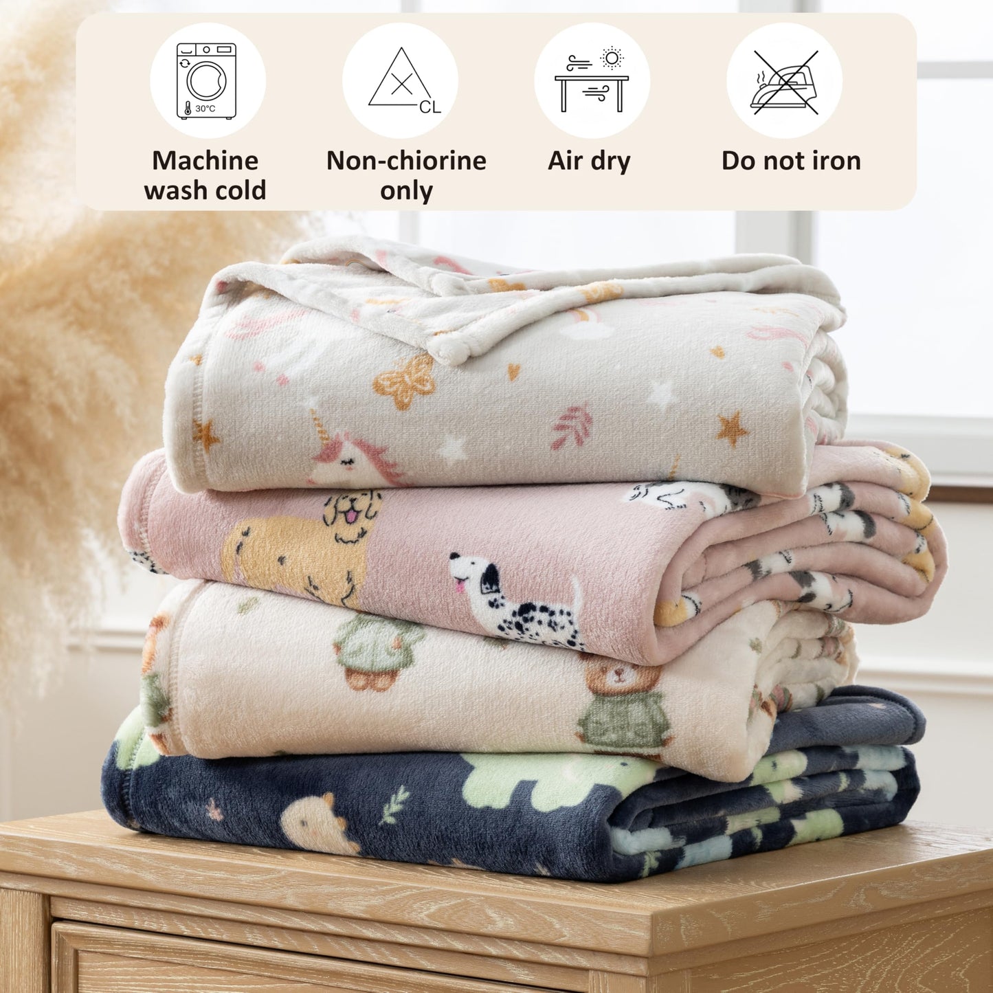 Sushing Cartoon Fleece Blanket, Cute Animal Characters Plush Home Decor, Soft Lightweight Gift for Adults Kids, Machine Washable, 90in x 90in, Autumn Bears
