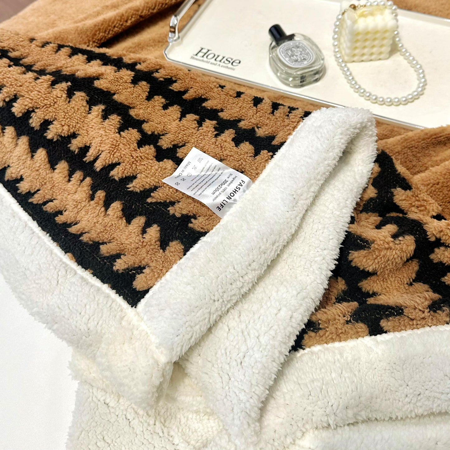 LEVINIS Boho Sherpa Throw Blanket 60'' × 80'', Sherpa Fleece Blankets for All Season, Southwestern Aztec Native American Cozy Blankets for Bed/Couch/Sofa/Office/Camping, Dark Grey