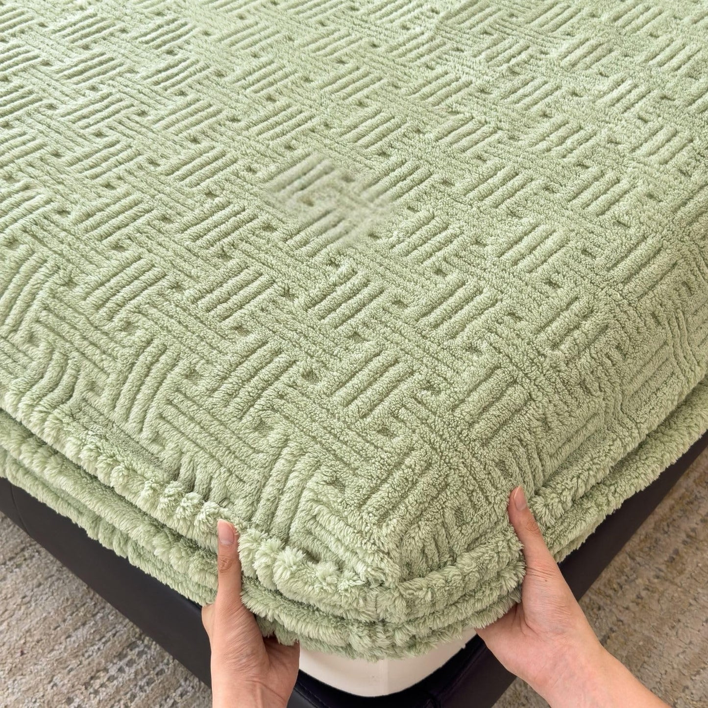 ZIQINPSQ Queen Size Flannel Fitted Sheet - 1 Piece Winter Warm Deep Pocket (15") Bed Sheet, Shrink & Fade Resistant, Hotel Quality, Honeydew
