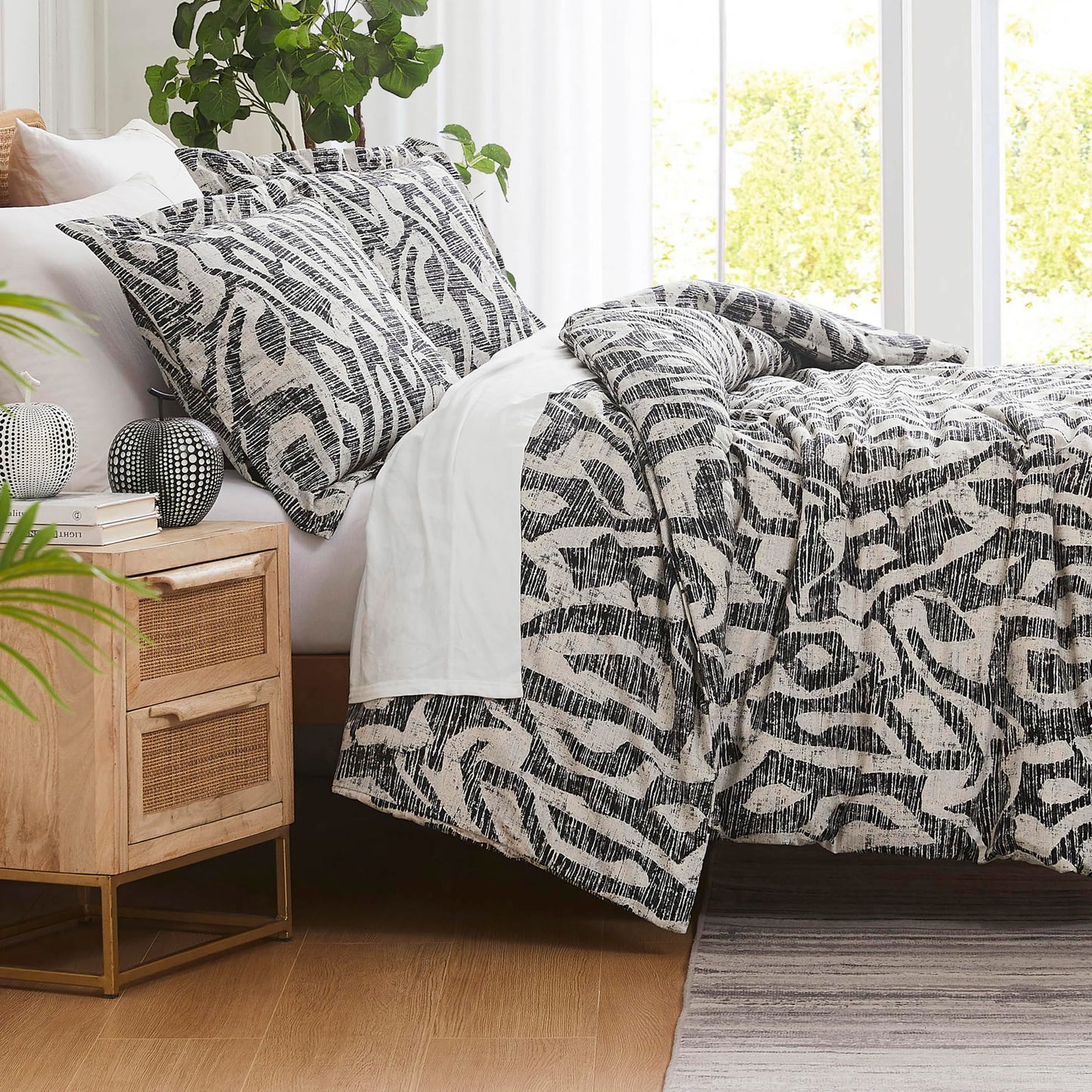 Southshore Fine Living, Inc. Oversized Cal King Duvet Cover Set - Grey California Duvet Cover with Zipper Closure - Pet Hair Resistant Bedding with 2 Pillow Shams, Machine Washable - Khari Slate