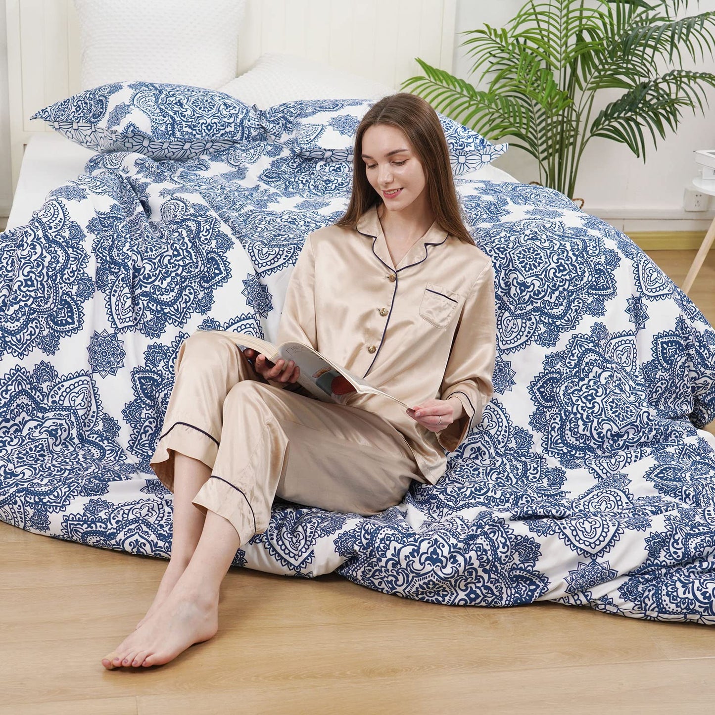 PHF Ultra Soft Paisley Duvet Cover Queen Size, Printed Bedding Set 3 Pieces, Comfy Farmhouse Pattern Duvet Cover Set with 2 Pillow Shams, Zipper Closure and 8 Ties, 90"x90", Royal Blue & White