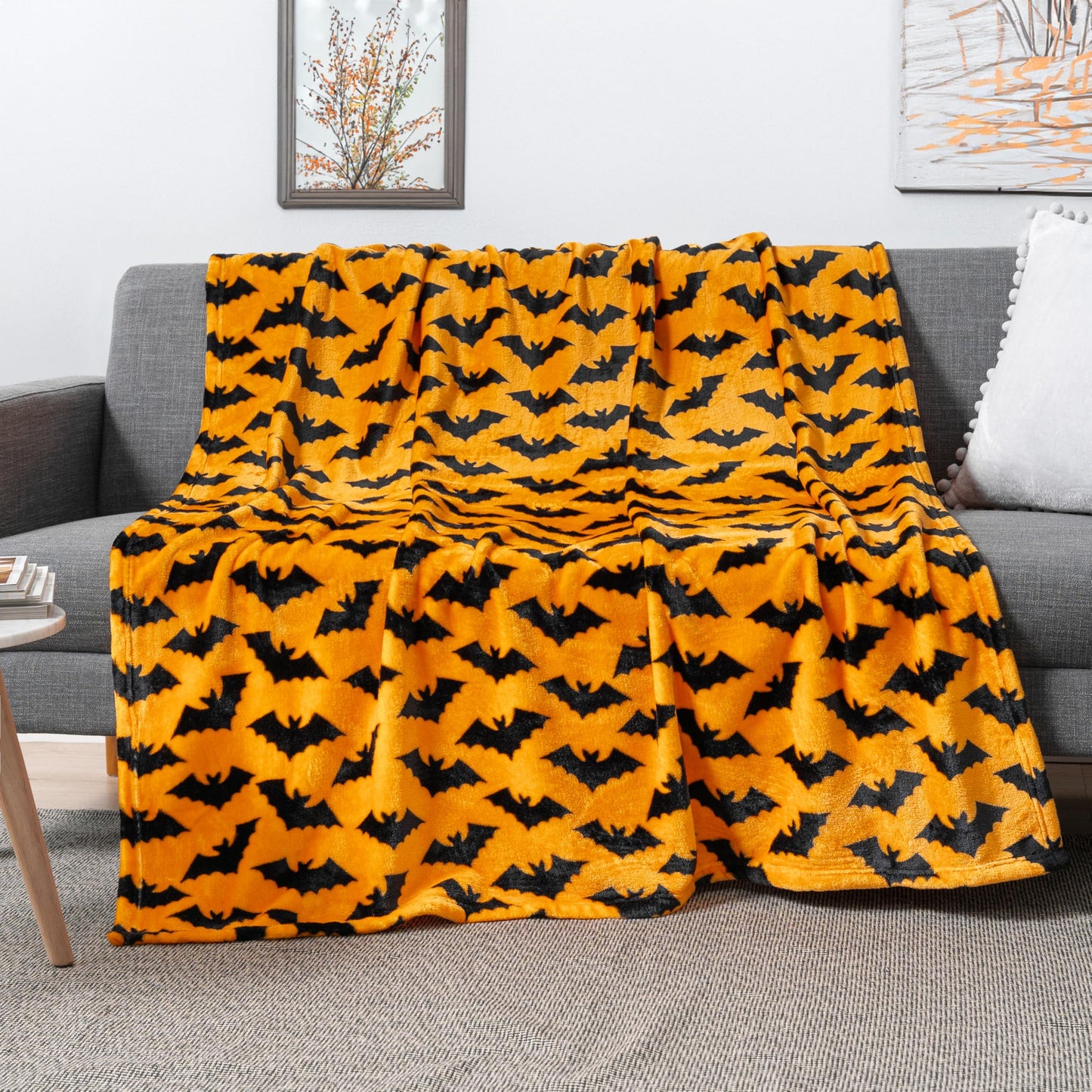 PAVILIA Halloween Throw Blanket for Couch | Bat Fall Halloween Fleece Blanket | Soft, Plush, Warm Black Fall Cabin Throw, 50x60 (Bat Halloween)