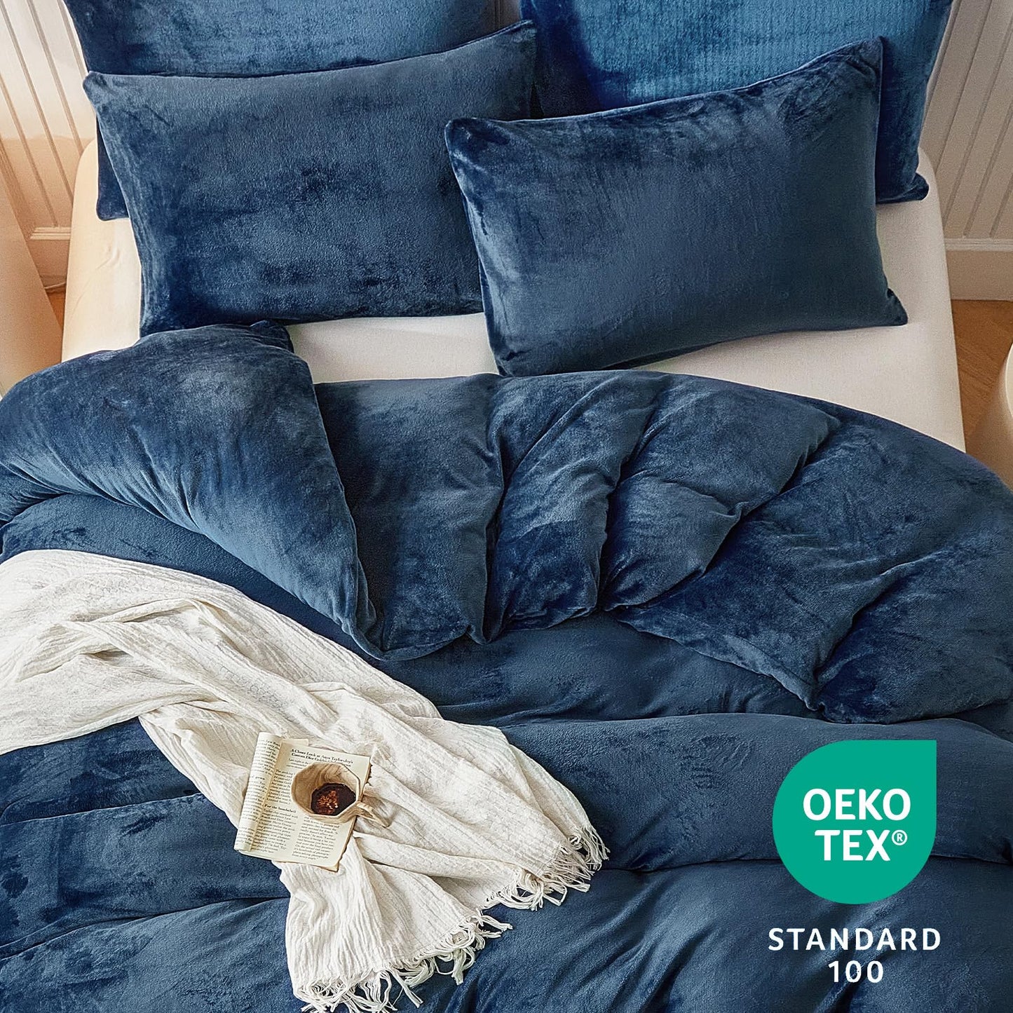WARMDERN Navy Velvet Duvet Cover Set Queen Size, Luxury Milk Velvet Bedding Duvet Cover with Zipper Closure, 3pcs Ultra Soft Duvet Covers for All Seasons, 90" x 90", Navy