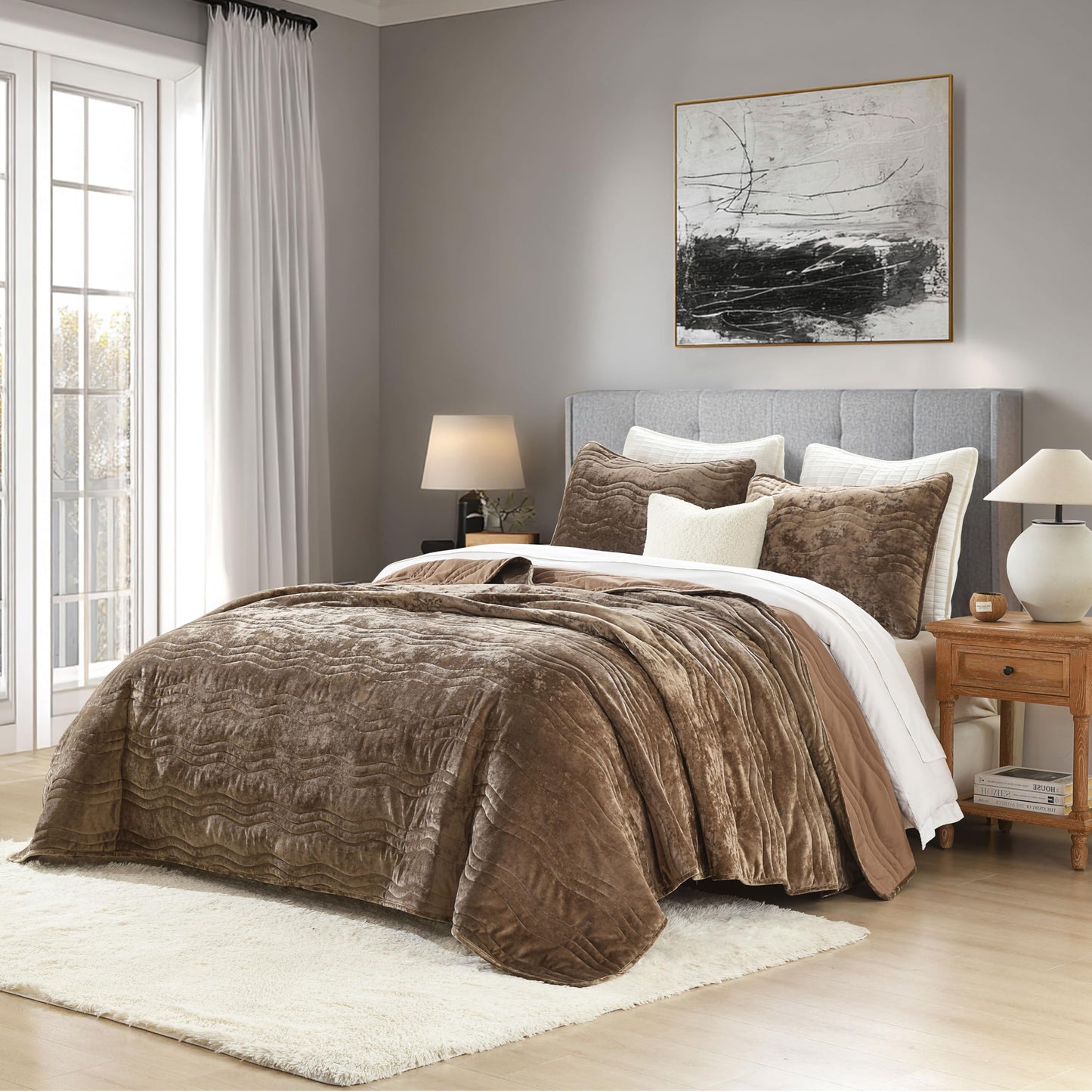 AJOCCI Velvet Quilt Set, Mocha Brown Velvet Quilt King Size Comforter Set, Luxury Bedding Soft Plush Bedspread, Machine Washable Coverlet, All-Season 3 Pieces