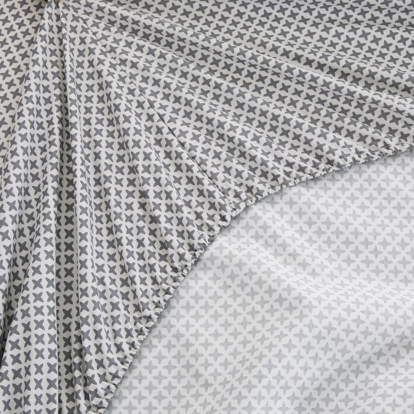 Spirit Linen home 6-Piece King Size Bed Sheet Set - Deep Pocket, Diamond Print Pattern, Soft and Breathable Bed Sheets, Microfiber Material, Includes 1 Fitted, 1 Flat, 4 Pillowcases - Grey Diamond