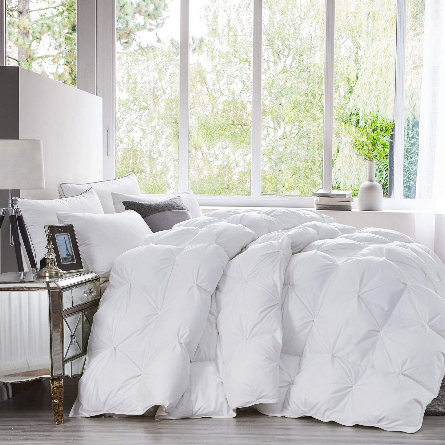 Luxurious All-Season Goose Down Feather Fiber Comforter Queen Size Duvet Insert, Exquisite Pinch Pleat Design, Premium Baffle Box, 100% Egyptian Cotton Cover, 55 oz. Fill Weight, White