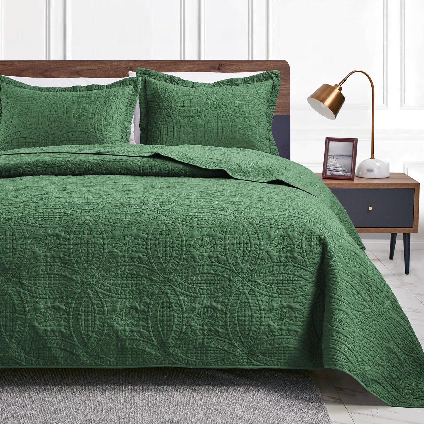 Love's cabin California King Size Quilt Set Dark Green Bedspreads - Soft Summer Lightweight Bedspread Comforter - Modern Coin Pattern Coverlet for All Season - 3 Pieces (1 Quilt, 2 Pillow Shams)