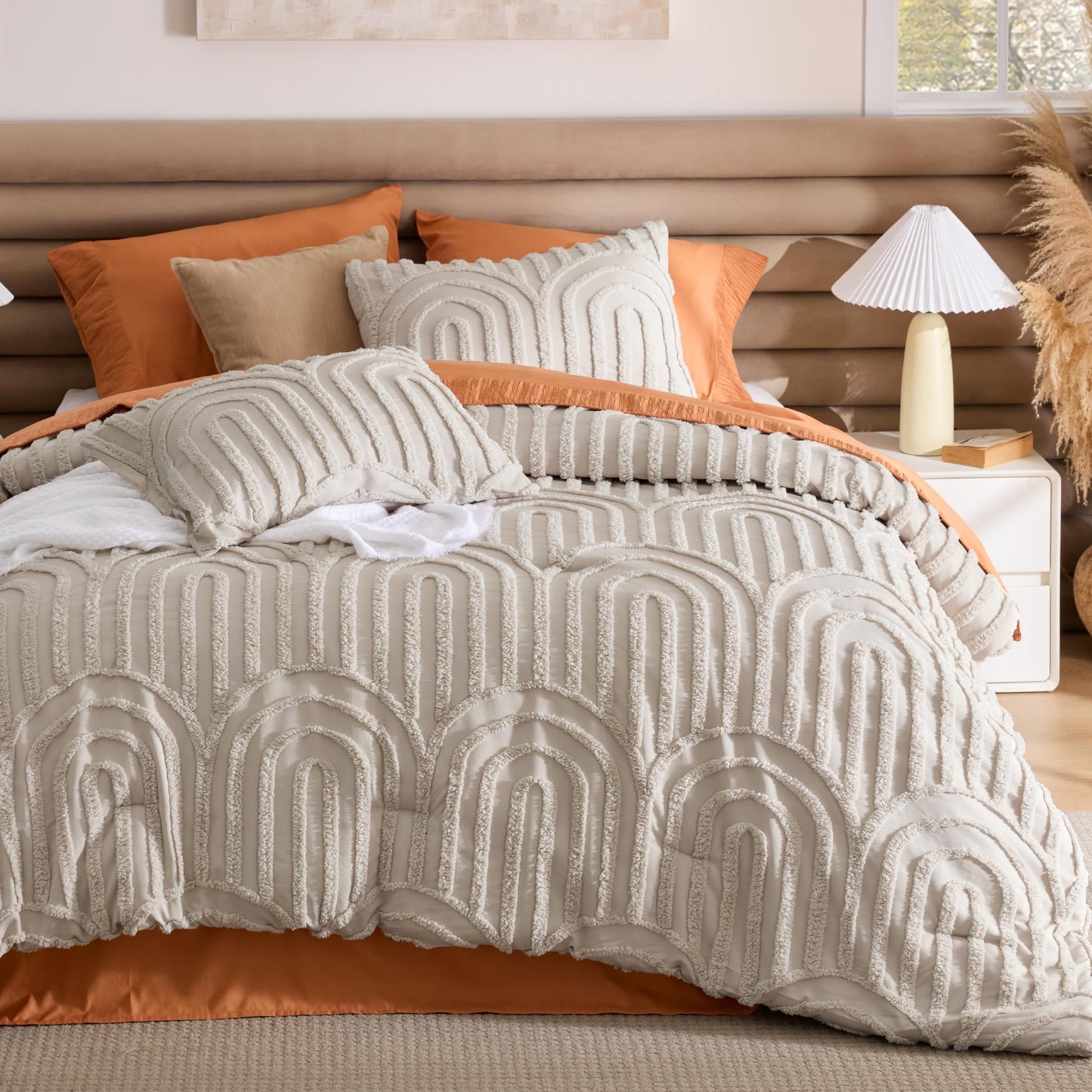 Bedsure Boho Tufted Beige Comforter King Size, GentleSoft™ 3 Pieces Boho Farmhouse-Style Decor Bedding, Arch Bedding for All Seasons, 1 Bed Comforter, 2 Pillow Shams, 104x90 Inches