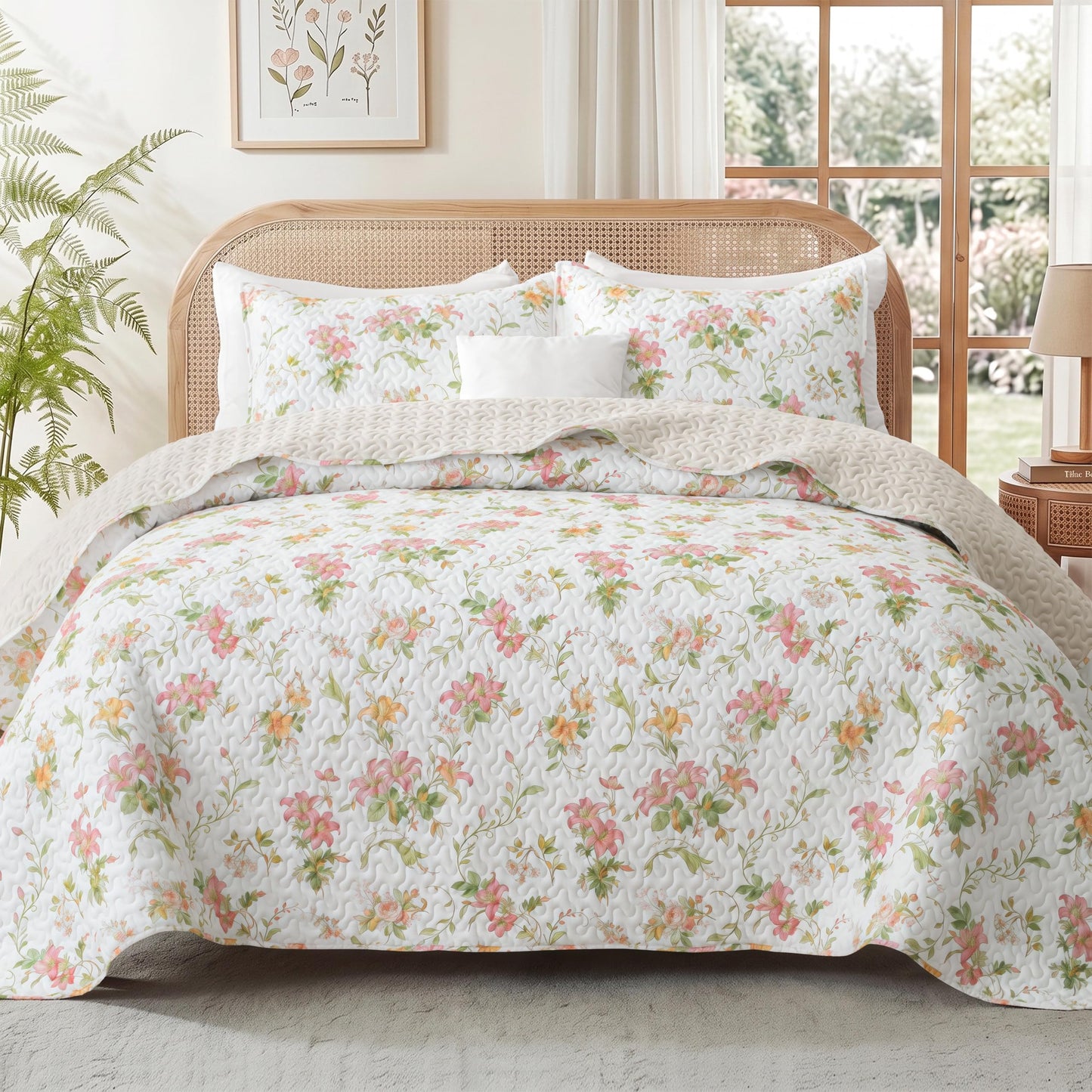 Exclusivo Mezcla Floral Quilt King Size, Faint Yellow King Size Quilt Bedding Set with Pink Lily Flowers Pattern, Reversible Lightweight Bedspreads Coverlets Bed Cover for All Seasons (104"x96")