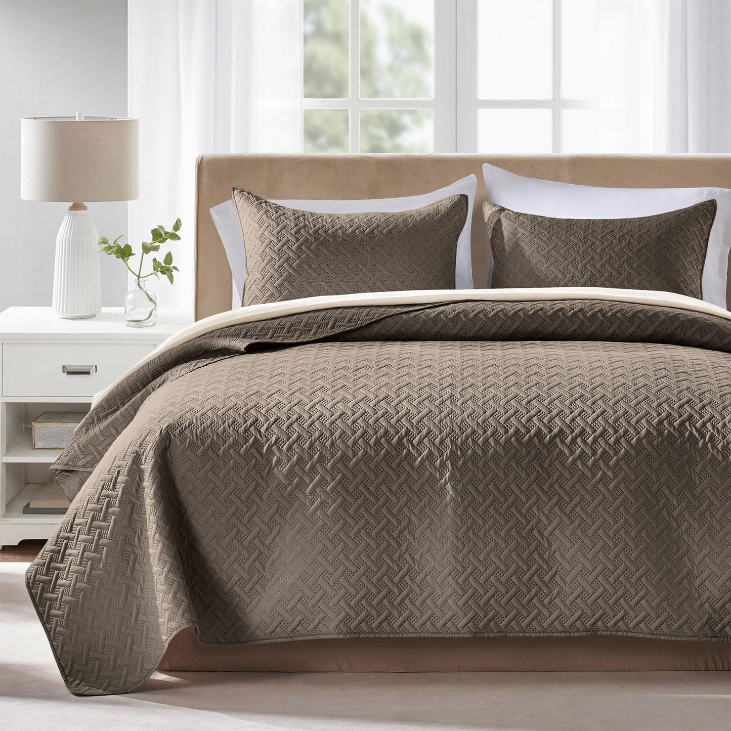 FLYMME Quilts Queen Size,Lightweight Mocha Brown Bedspreads,Basket Weave Pattern,Ultra Soft Microfiber Bed Coverlet 3 Pieces for All-Seasons (1 Quilt,2 Shams)