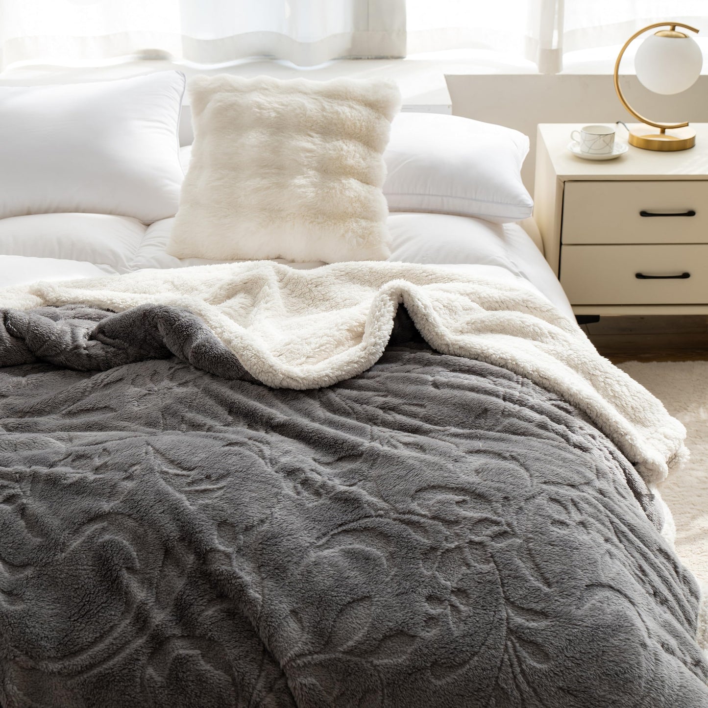 UKELER Cozy Sherpa Throw Blanket Queen Size 80 x 90 inch, Floral Throw Blanket for Bed, Couch, Sofa, Camping, Great Gift for Mother's Day, Father's Day, Thanksgiving, Christmas, New Year's, Dark Grey