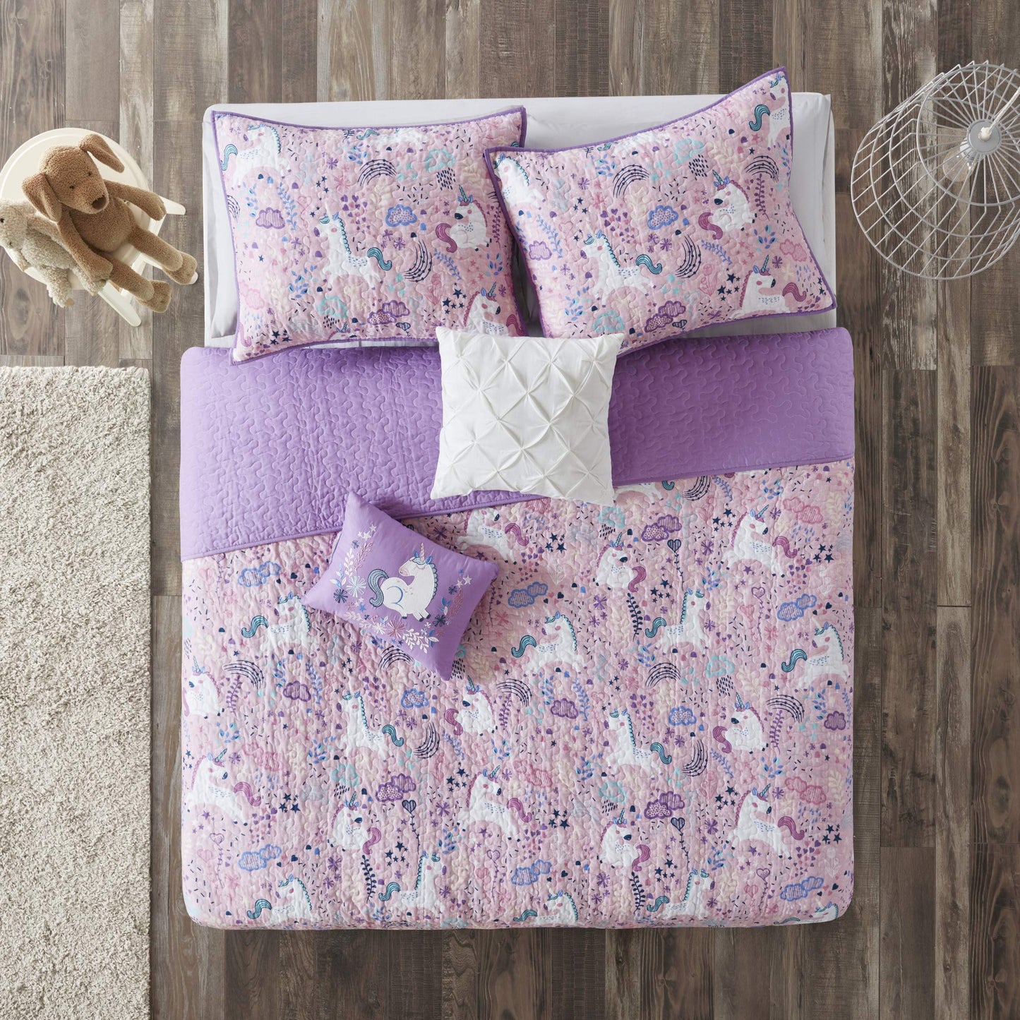 Intelligent Design Kids Reversible Cotton Quilt Set - Vibrant Fun, Playful Print, All Season Children Bedding Coverlet Bedspread, Decorative Pillow, Bedroom Décor, Full/Queen, Unicorn Pink 5 Piece