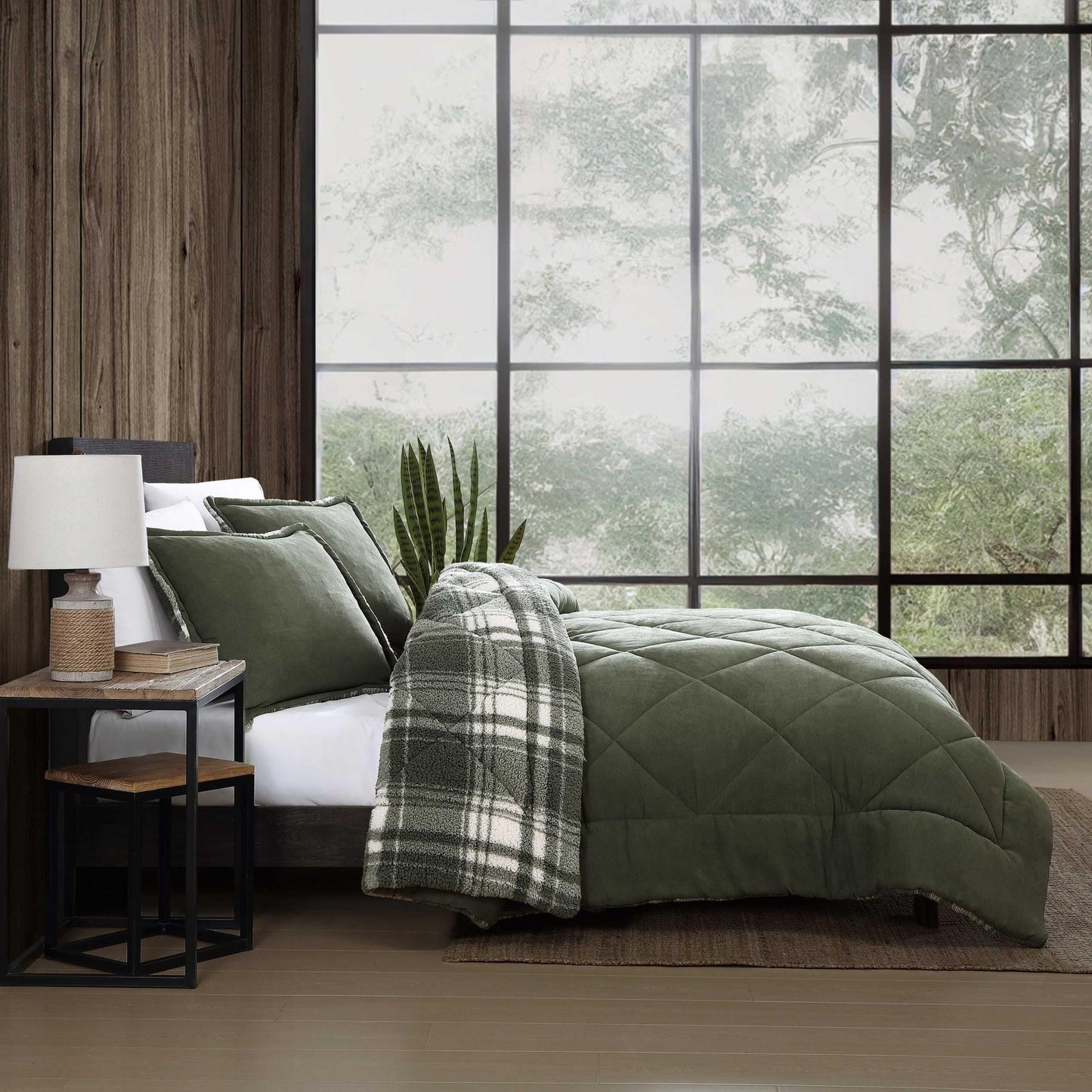 Eddie Bauer - Queen Comforter Set, Microsuede Bedding with Soft Plush Faux Shearling Reverse, 3 Piece Bed Set with Matching Pillowcases (Big Lake Plaid Green)