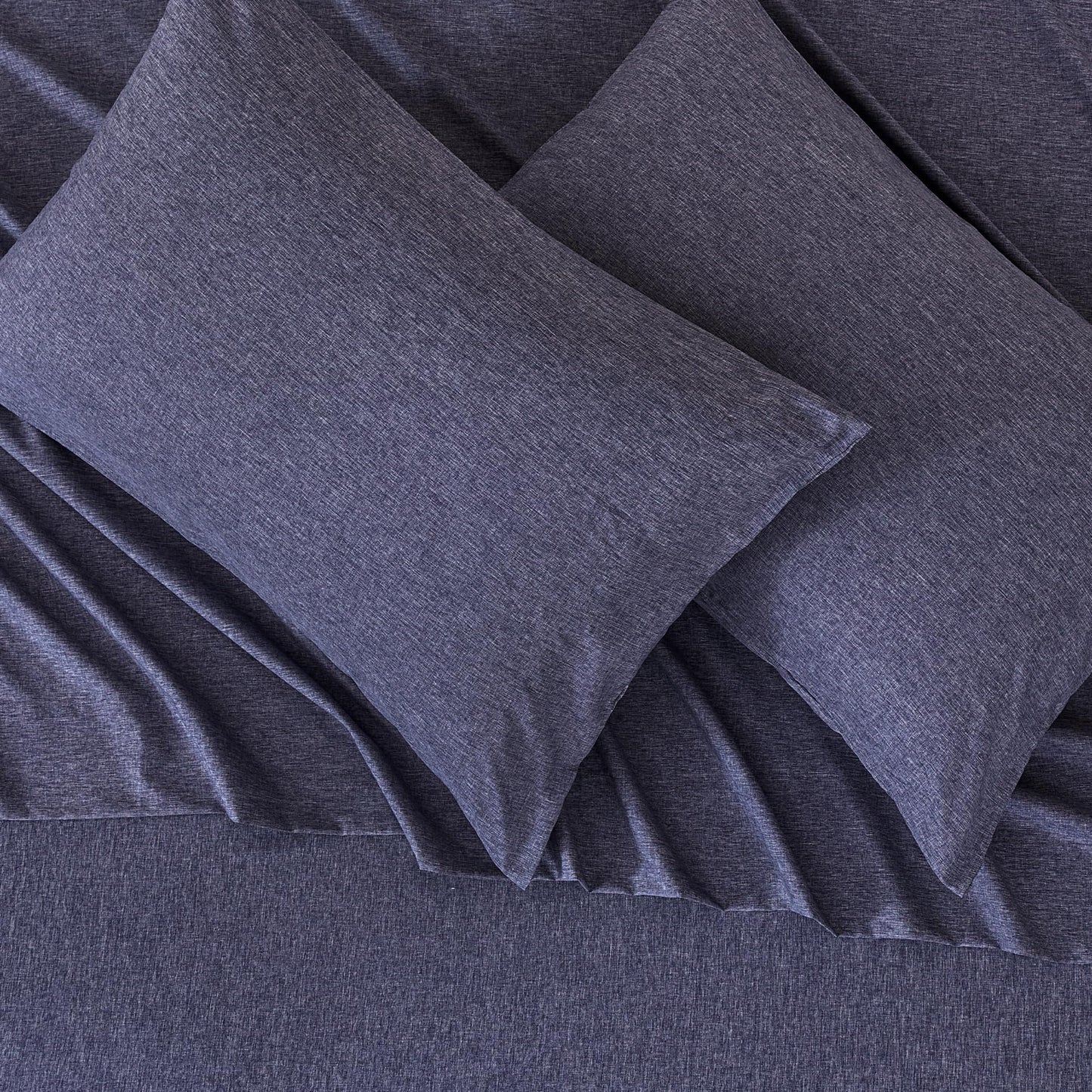 Amazon Basics Sheet Set Cationic 4-Piece Bedding Set, Wrinkle Free and Easy Fit, Easy Care Bedding with 1 Deep Pocket Fitted Sheet, 1 Flat Sheet, and 2 Pillowcases, King, Blue