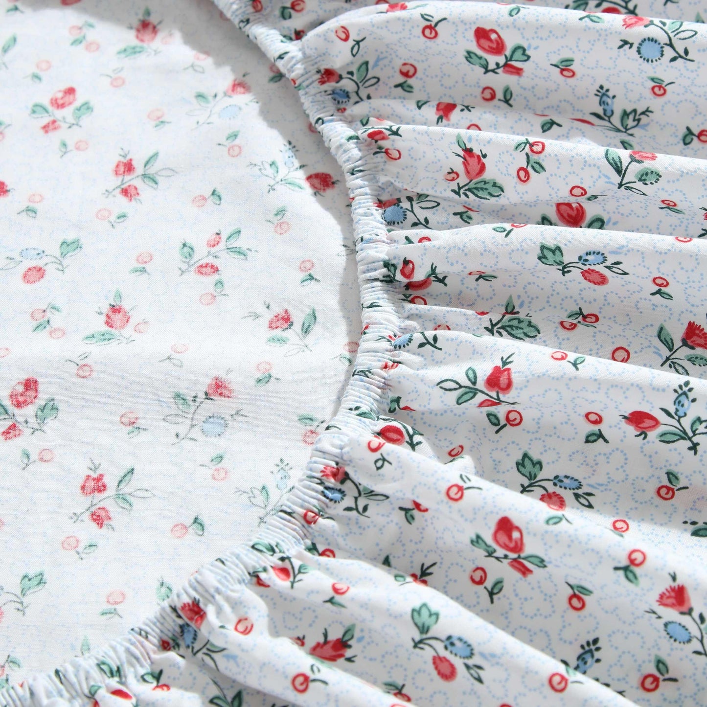Laura Ashley – Twin Size Sheet Set, Crisp & Lightweight Cotton Percale Bedding with Fitted Sheet and Pillowcase, Floral Room Decor, Deep Pocket, College Dorm Room Essentials (Aylesmore Ditsy Red)