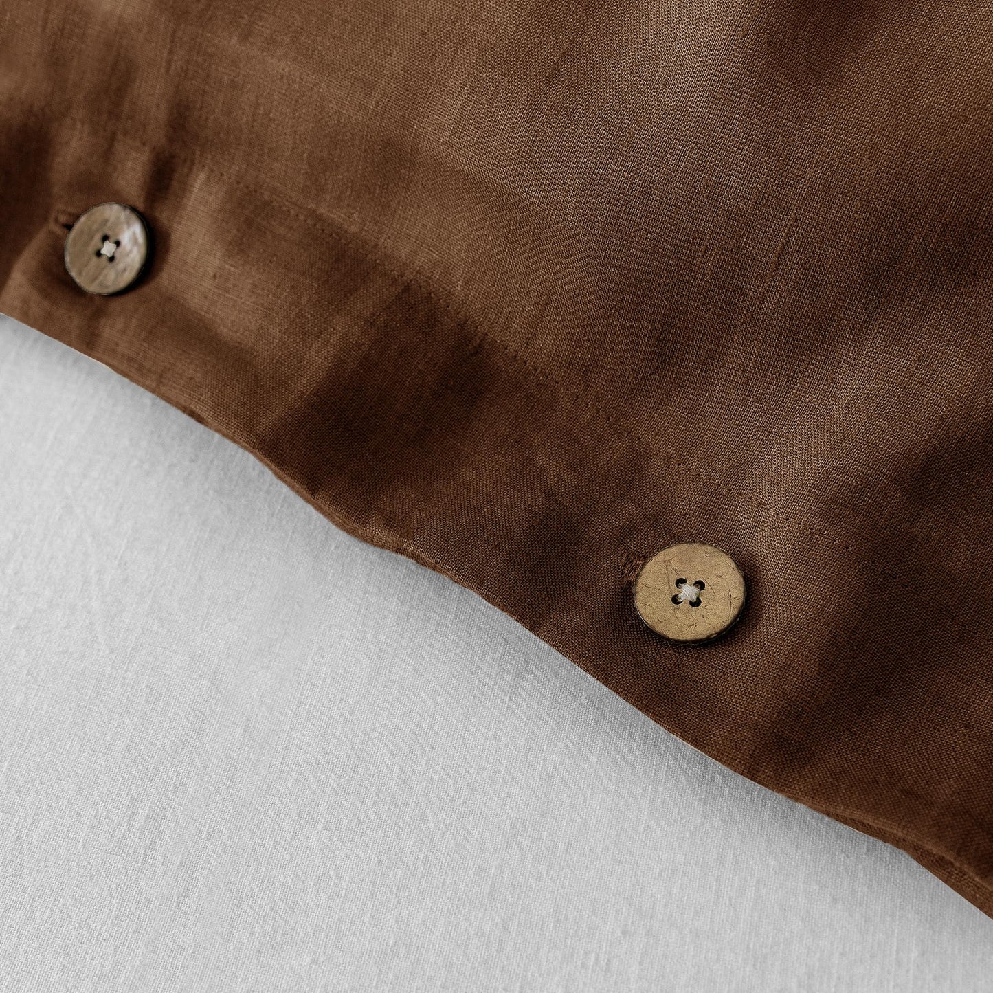 EVERLY 100% Pure Linen Duvet Cover Set Queen Size 90X90Inch 3pcs (1 Duvet Cover,2 Pillowcases) Soft and Breathable for All Season with Coconut Button Closure, Suitable for Hot Sleepers-Chocolate