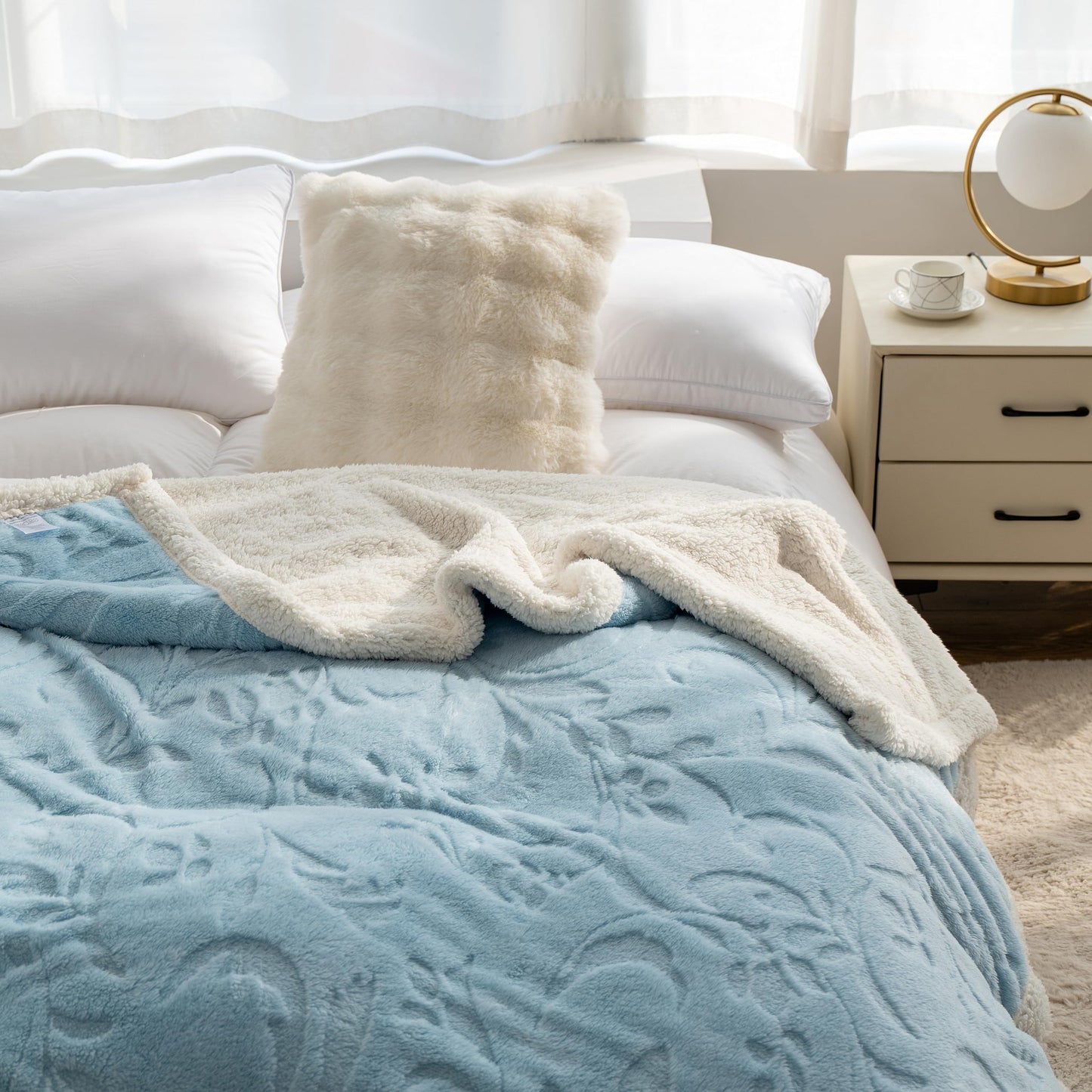 UKELER Sherpa Bed Blanket 80 × 90 inch, Ultra Soft Queen Size Throw Blanket for All Season, Cozy Plush Floral Fleece Blanket for Bedroom Living Room Dorm Hostel Sofa Camping, Blue