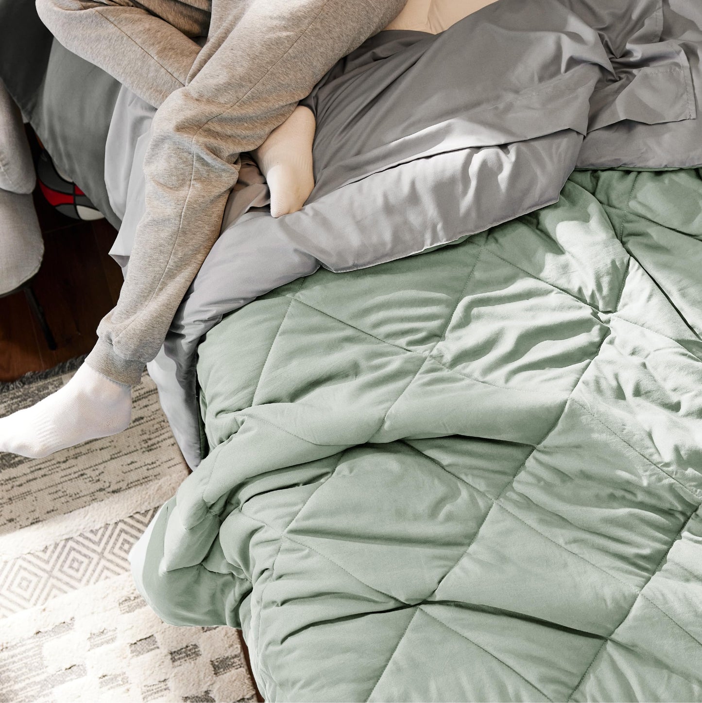 Bedsure Twin XL Comforter - 5 Pieces Reversible Sage Green Bed in a Bag, Twin XL Bedding Comforter Set College Dorm Essentials with 1 Flat Sheet, 1 Fitted Sheet, 1 Pillowcase and 1 Pillow Sham