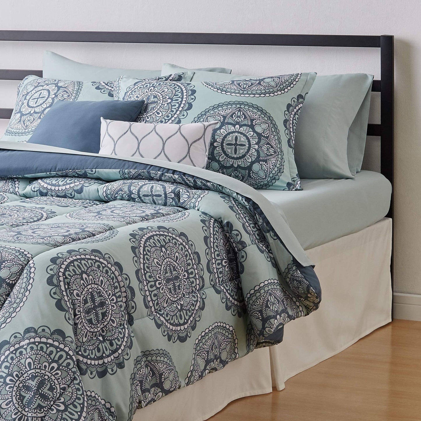 Amazon Basics 10-Piece Bed-in-a-Bag Comforter Set, Soft, Lightweight Microfiber, Full/Queen, Sea Foam Medallion