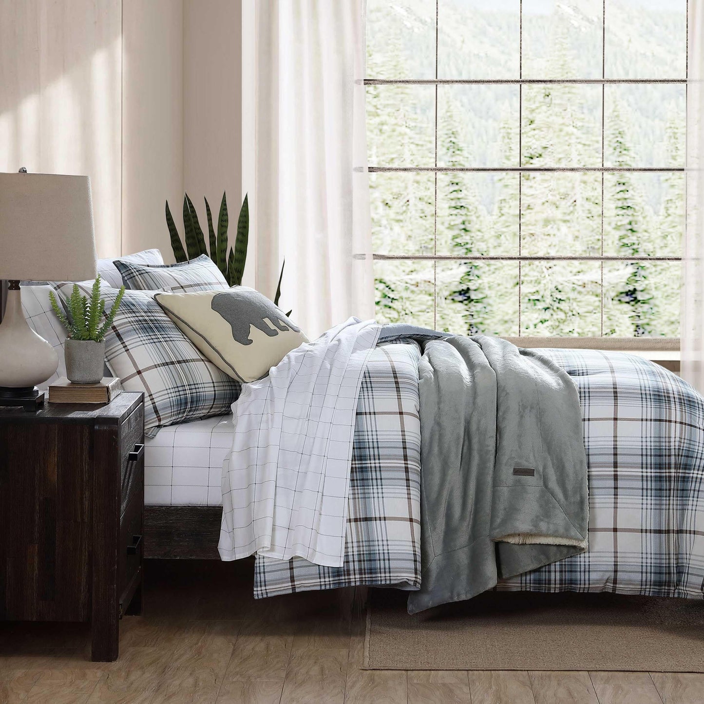 Eddie Bauer - Queen Comforter Set, Crisp & Tailored Cotton Percale Reversible Bedding, Lightweight 3 Piece Bed Set with Matching Pillowcases (Alder Blue/Grey)
