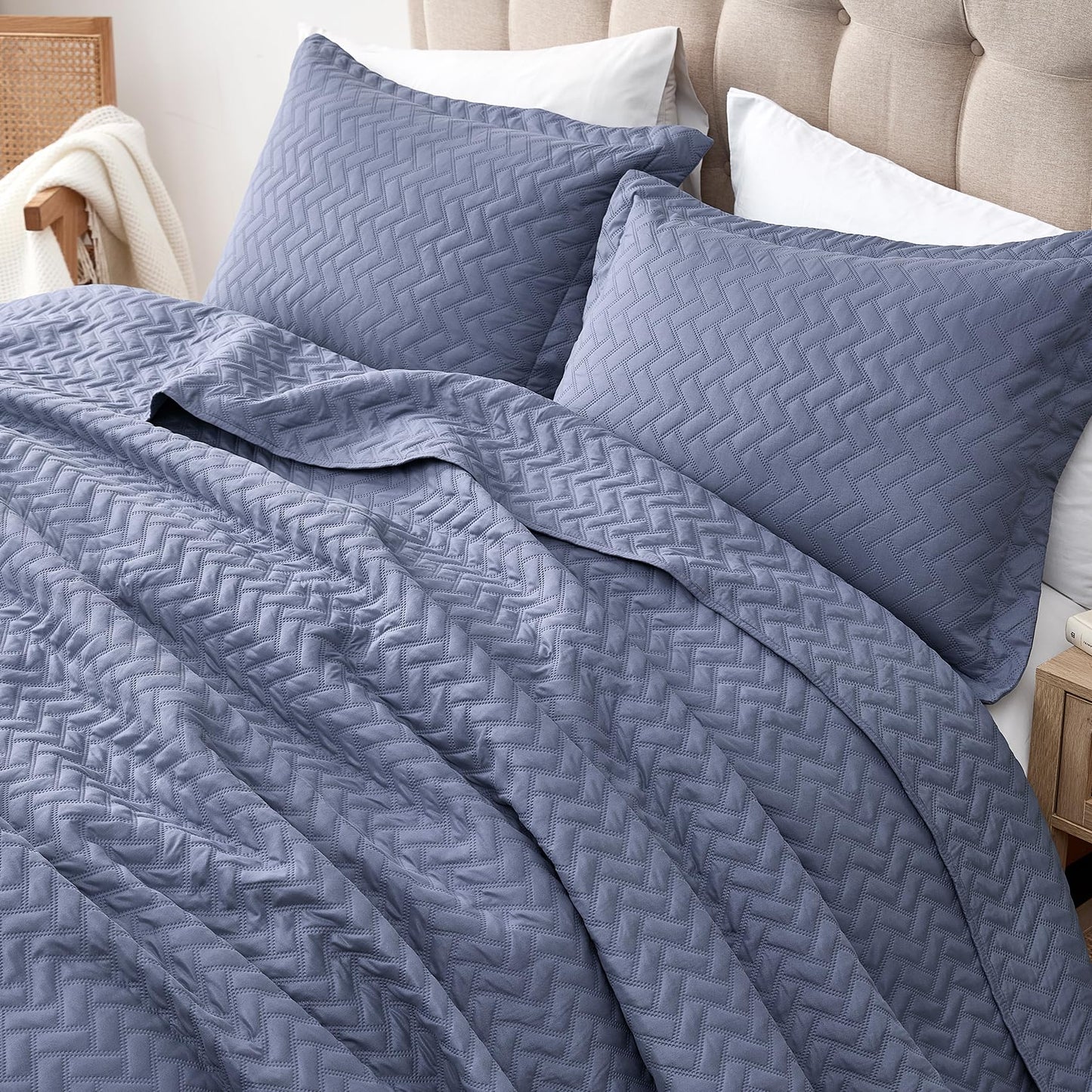 Hansleep Greyish Blue Quilt Queen Size - Chevron Pattern Ultrasonic All Season Bedspread Queen, Soft Lightweight Coverlet Bedding Set, 3 Piece (1 Quilt, 2 Pillow Shams)