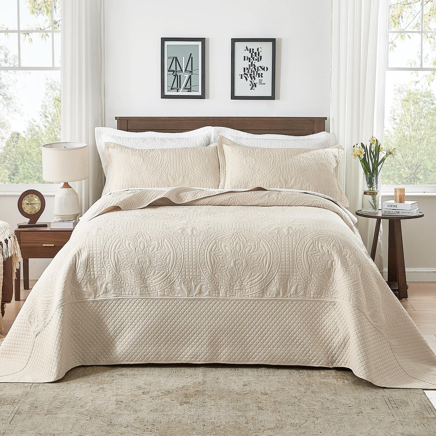 Qucover Oversized King Quilt Bedspread 132x 120, Extra Wide Alaska King Quilt, 3 Piece Soft Microfiber Lightweight Super King Quilts Set, Vintage Persian Pattern, with Pillow Shams, Beige