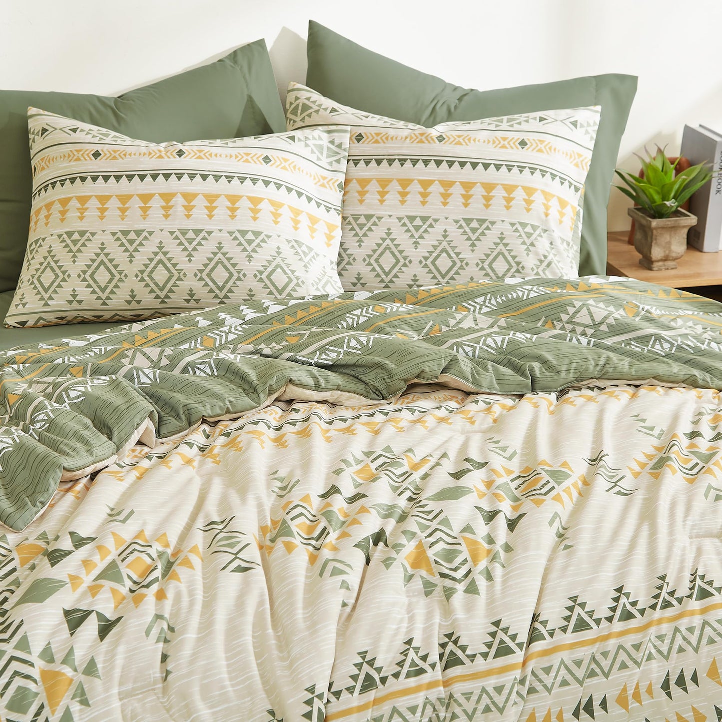 Geniospin King Size Comforter Set- 7 Pieces Boho Bed in a Bag, Western Bedding Set for All Seasons, Reversible Aztec Bedding, Lightweight Comforter Bed Set with Sheets, Pillowcases & Shams