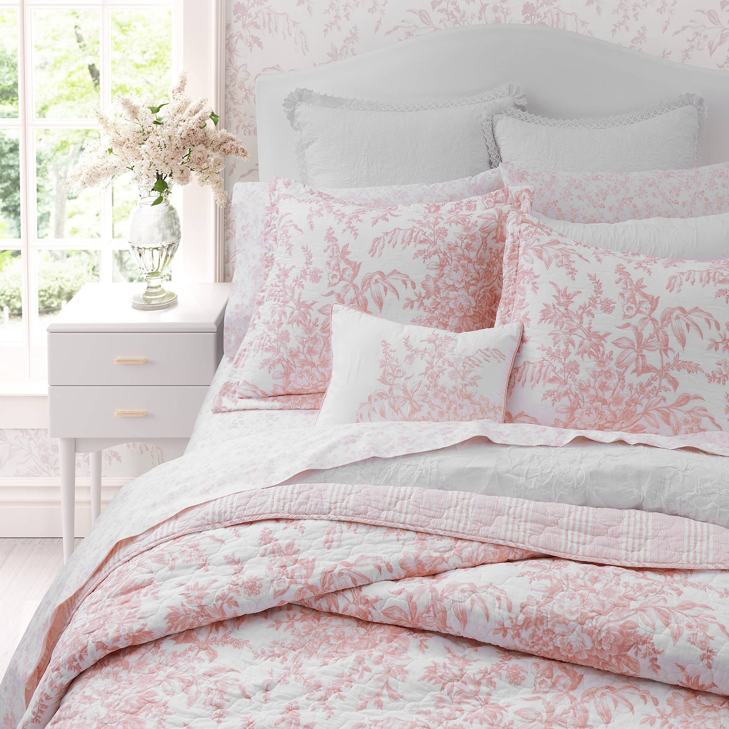 Laura Ashley - Twin Quilt Set, 100% Cotton Cover with Cotton Blend Fill, Prewashed for Softness, Reversible Floral Bedding with Matching Sham (Pink)