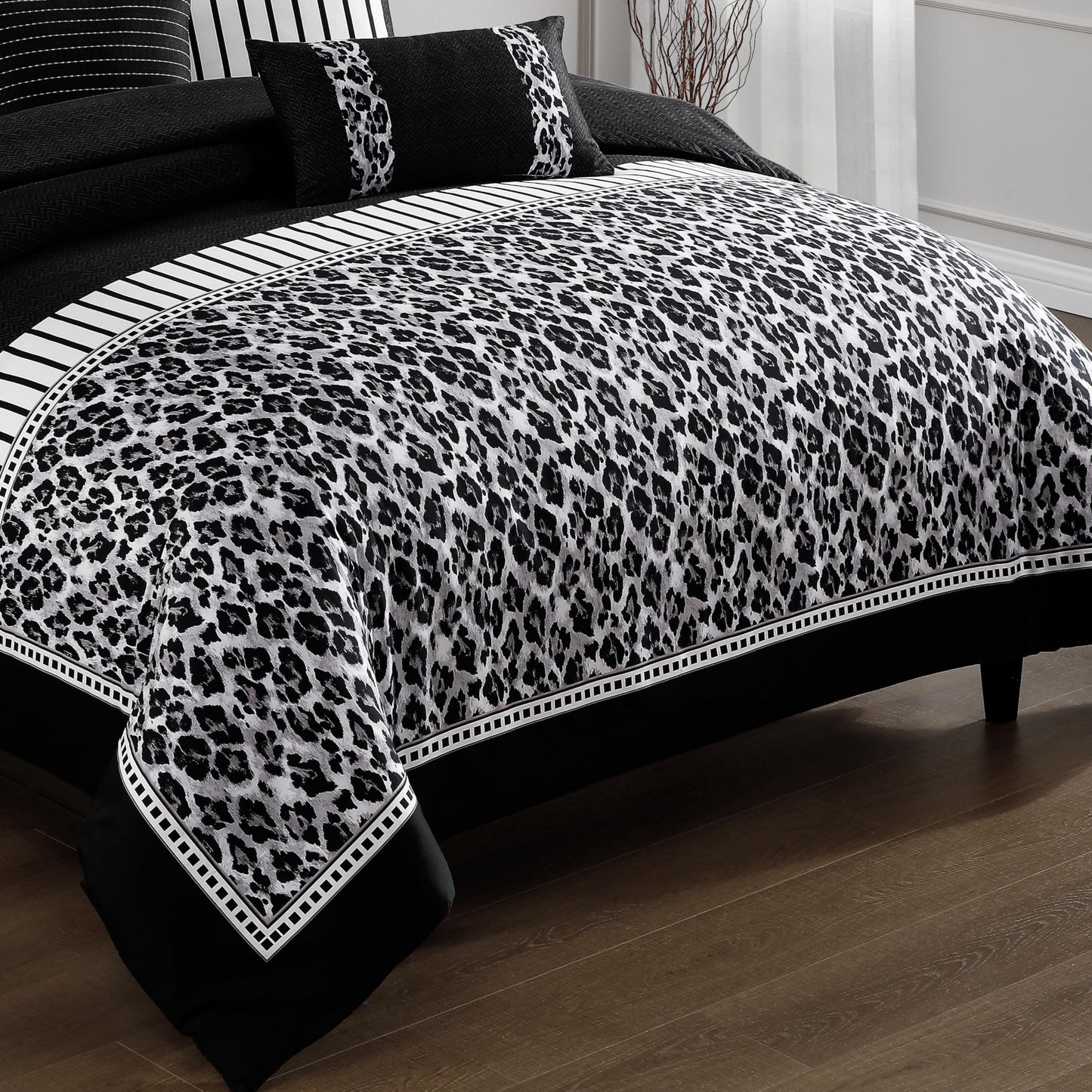 Bebejan Jaguar 5 Piece Reversible Comforter Set, 100% Cotton Sateen, 220 Thread Count, Black Bedding Comforter Set, 1 Comforter, 2 Shams & 2 Pillows (King/Cal King)