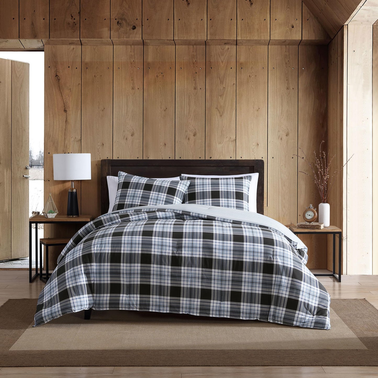 Eddie Bauer - Queen Comforter Set with Shams, Cotton Reversible Bedding, Medium Weight All-Season, Dorm Room Essentials, Lewis Plaid Navy
