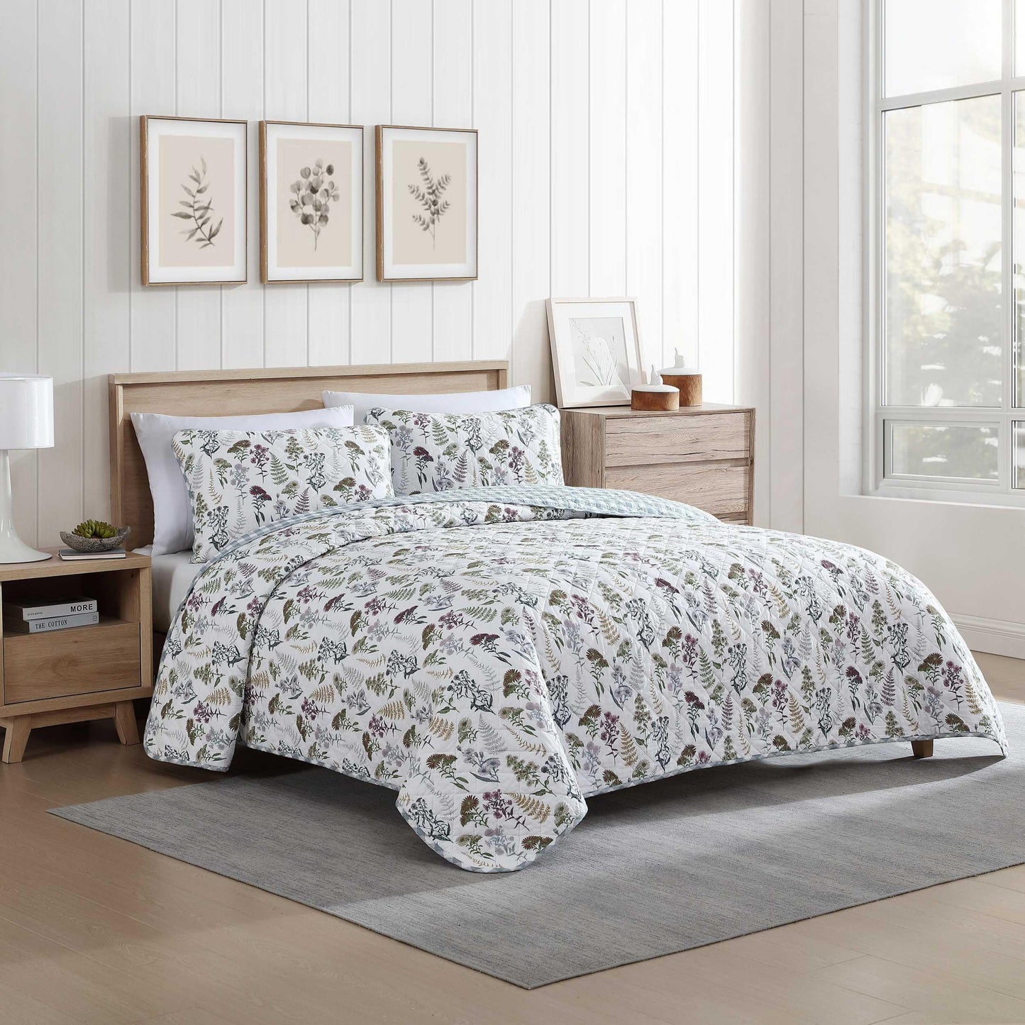 Eddie Bauer - Full/Queen Quilt Set, Reversible Cotton Bedding with Matching Shams, Classic Floral Home Decor with Plaid Reverse (Flower Field Green, Full/Queen)